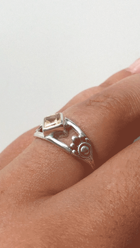 Citrine-Ring-Silver.gif