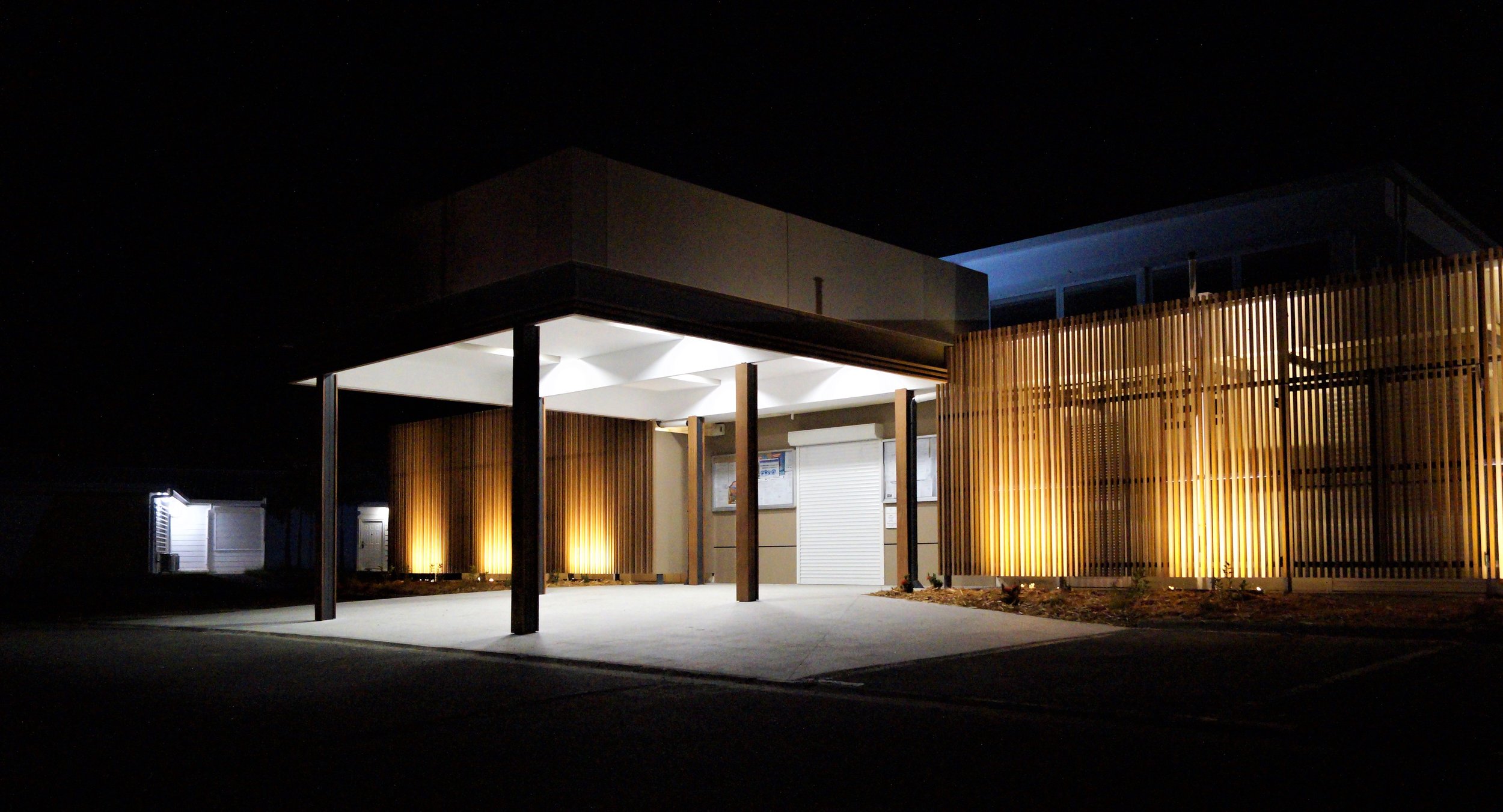  Mairie de Paita Council Building - Noumea Ever Art Wood® battens - Koshi 30x85 rectangle hollow section in Wuoru Nato, Kuri Masame &amp; Pain 