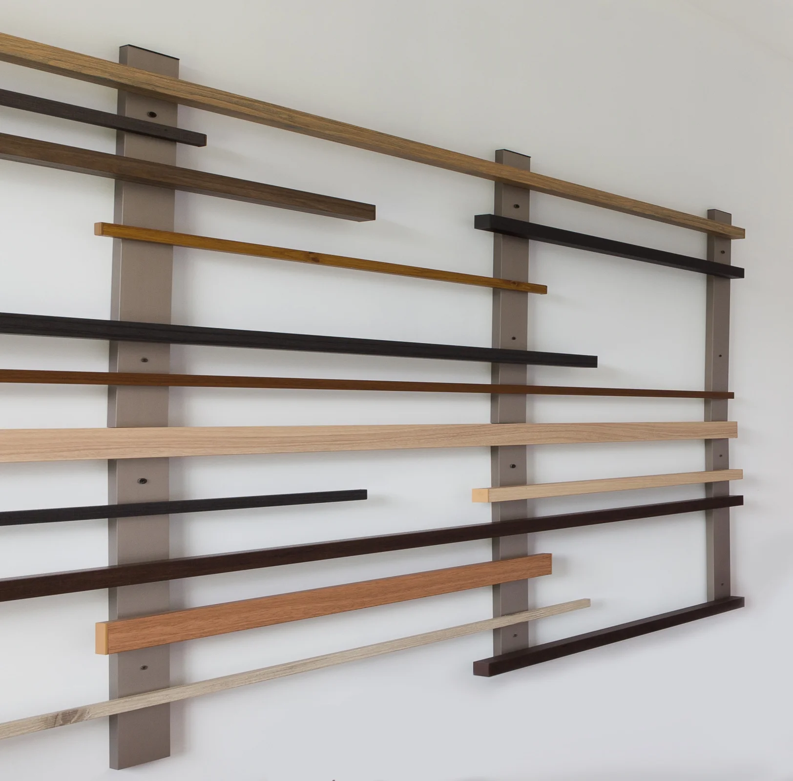 Semi-concealed fix batten screening