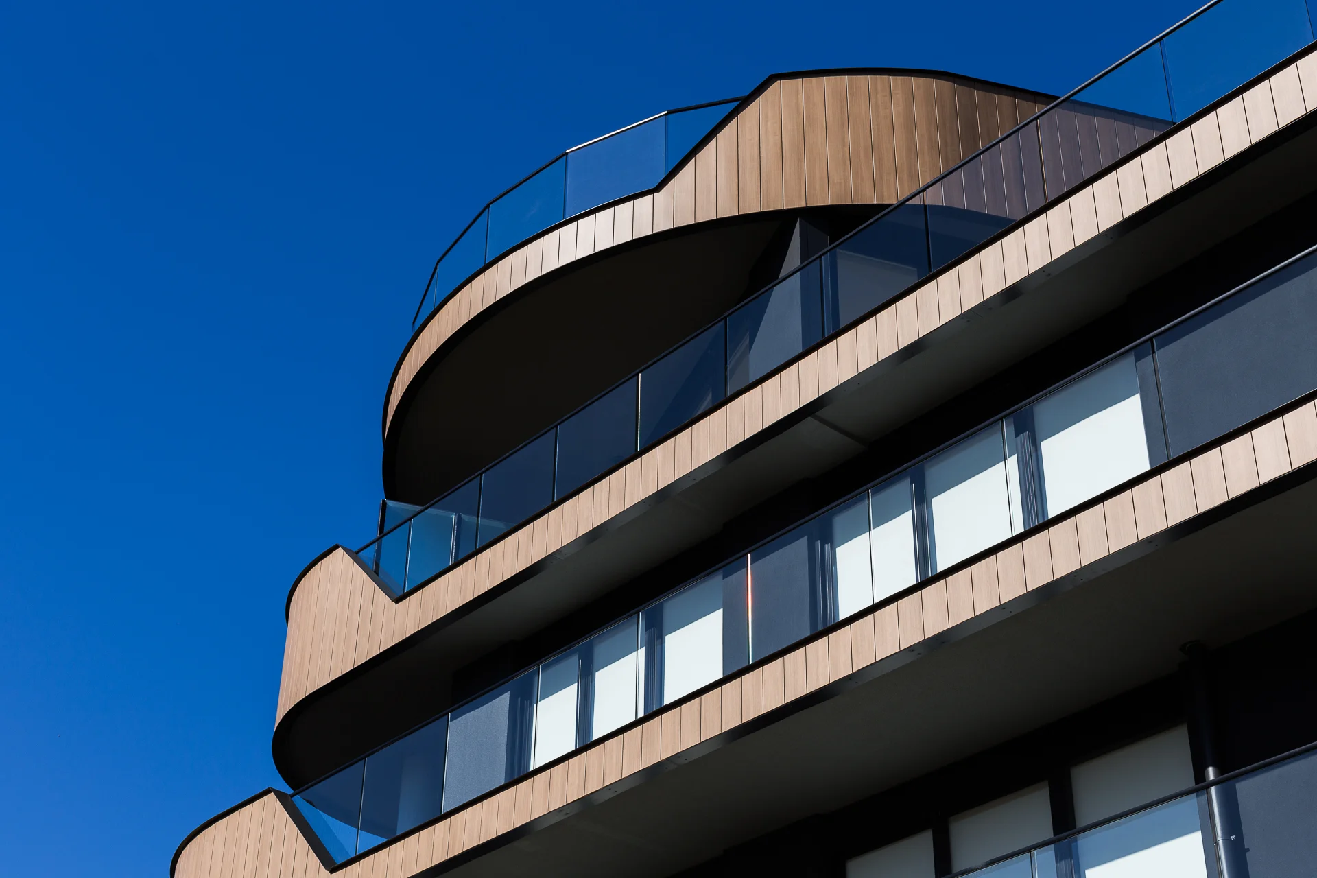 Interlocking panel look with water resistance