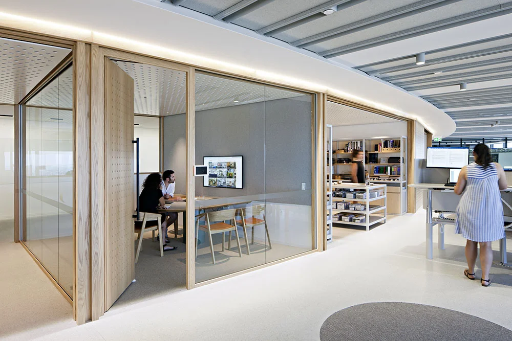 Unispace-GeorgeSt-Concrete-Overlay-Pietra-Dove_CommonArea.jpg
