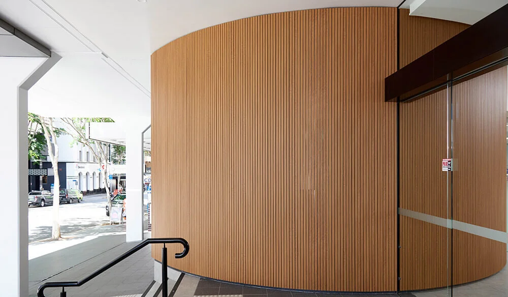 aluminium-slimline-battens-queen-st-brisbane-facade.jpg