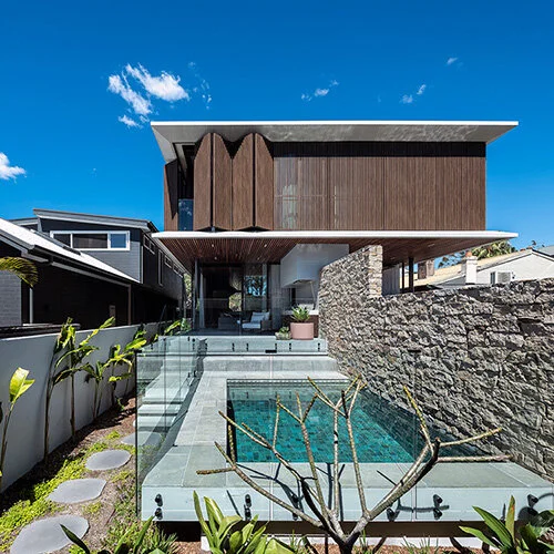 Timber look bi-fold screens open new opportunities in Manly, NSW