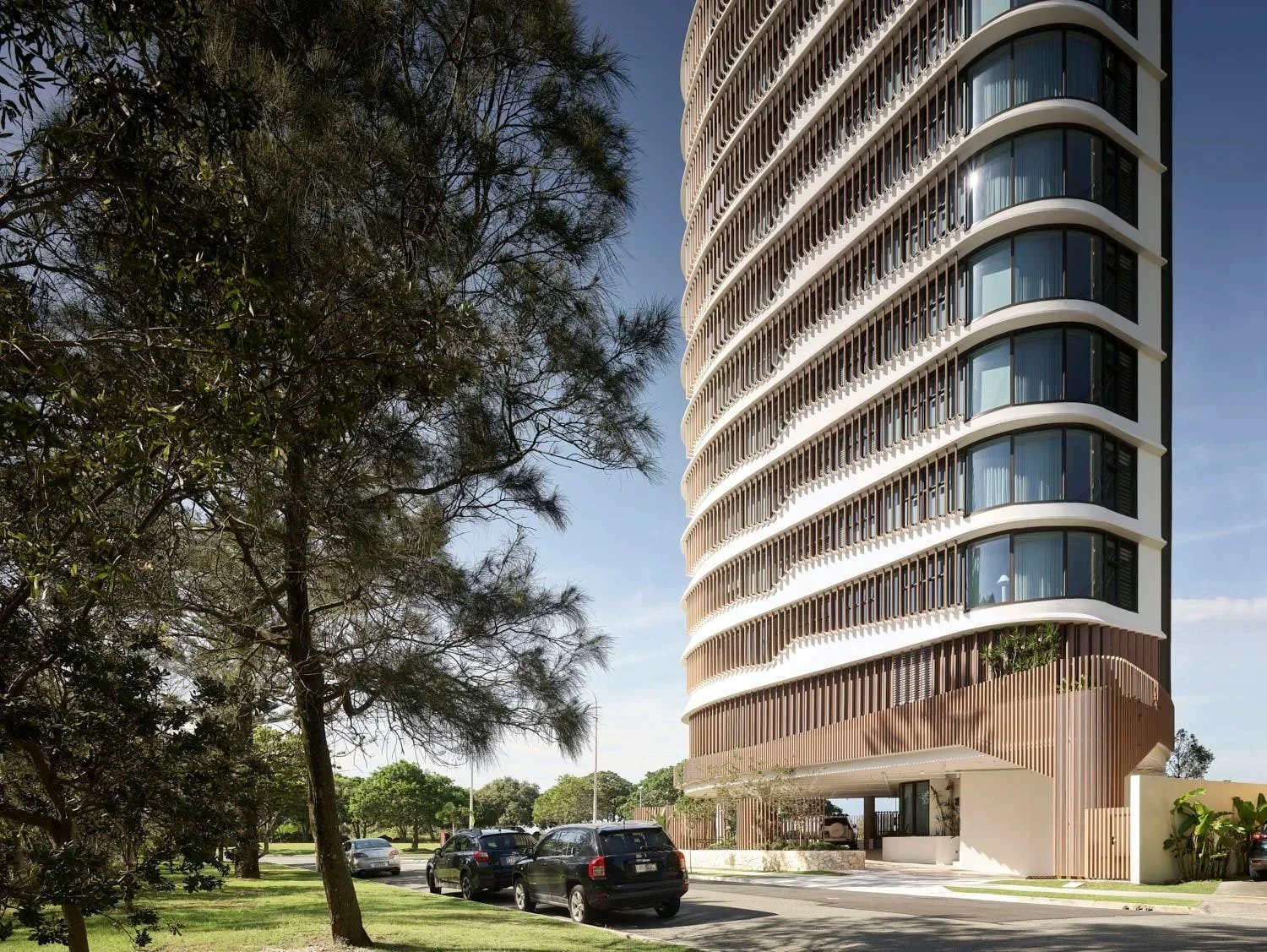 Sur Kirra: Defined by Curvature and Coastal Rhythm 