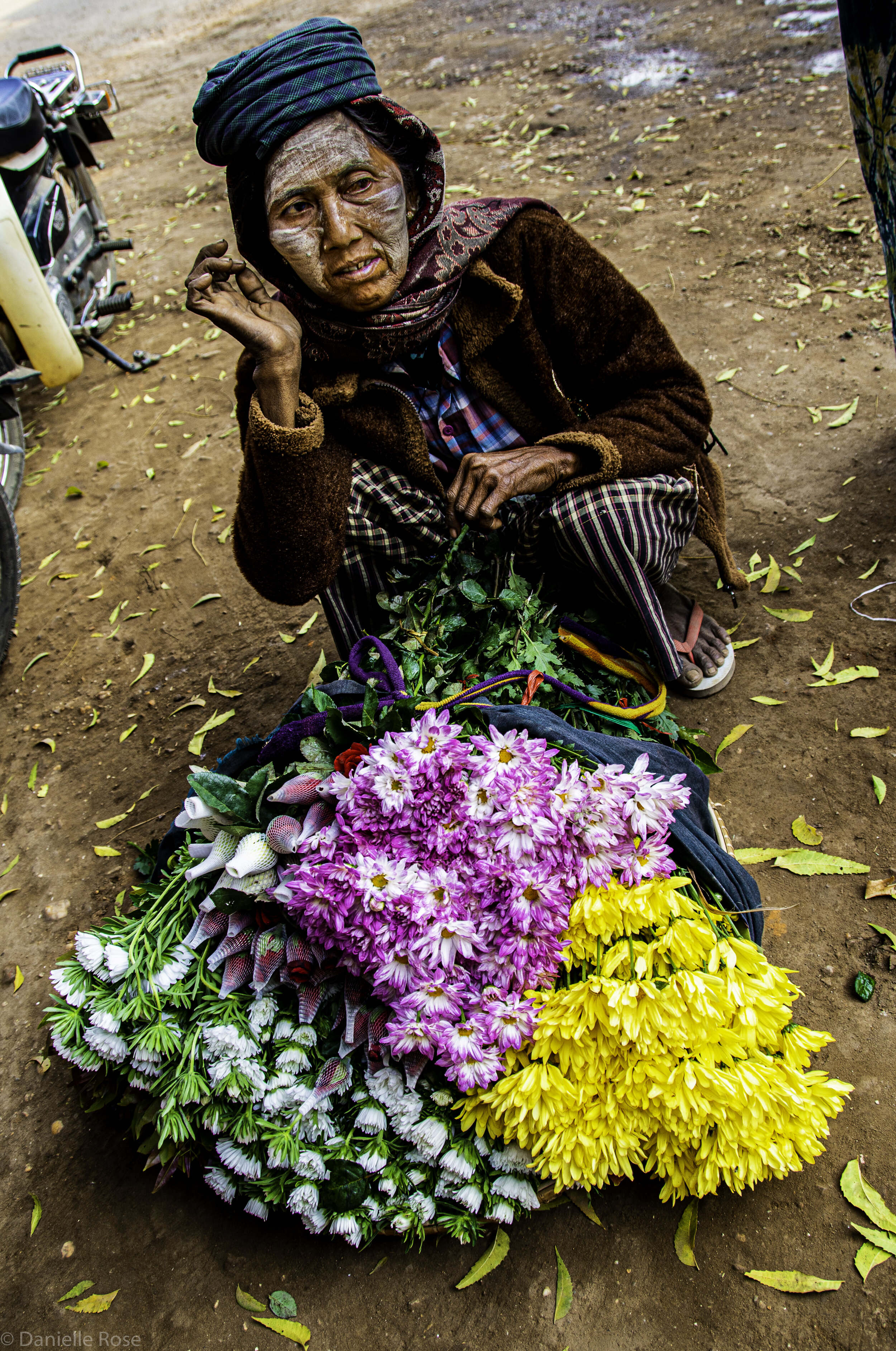 Woman selling flowers • Bagan