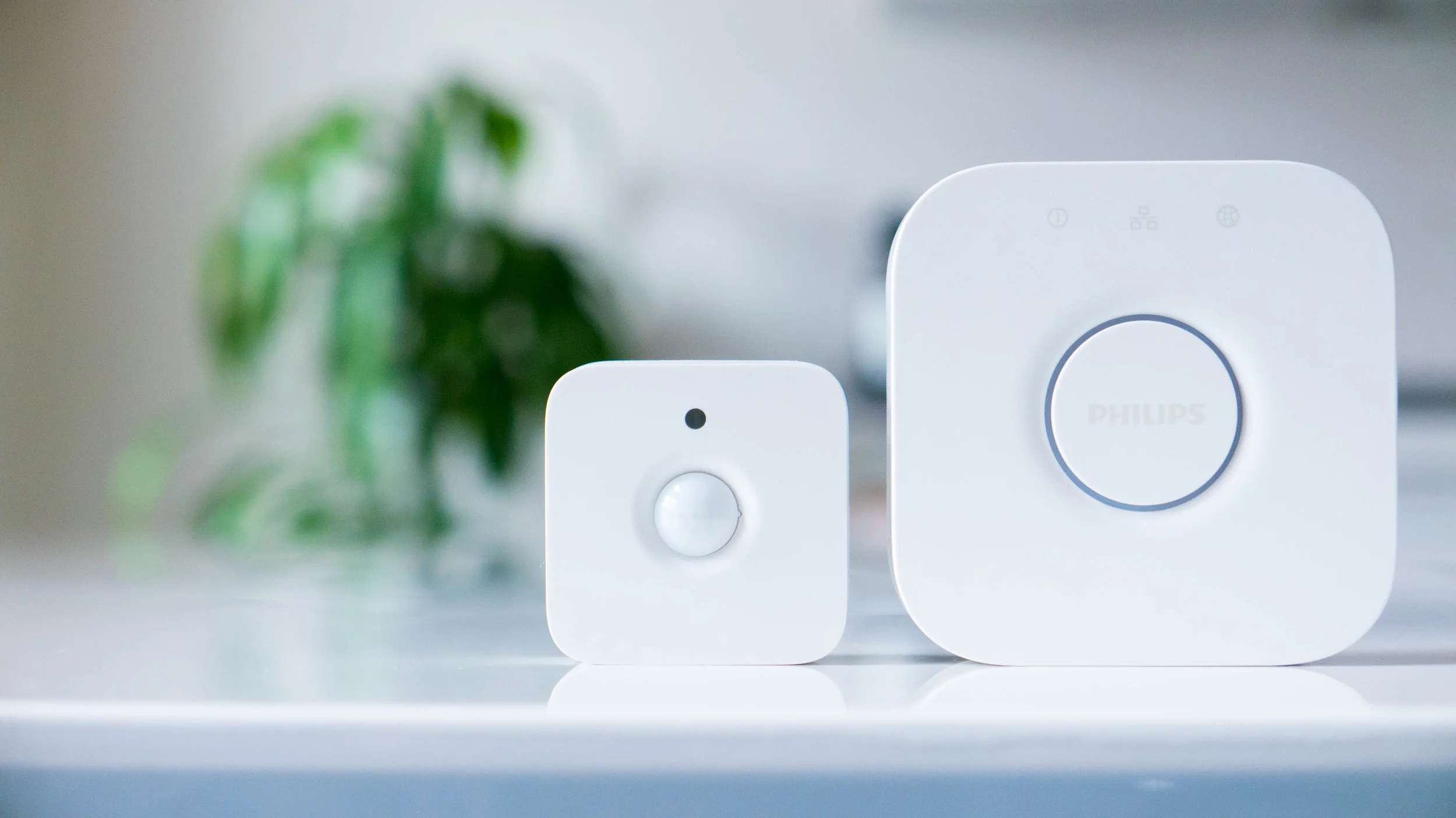 Philips-Hue-Hub-und-Bewegungsmelder.jpg