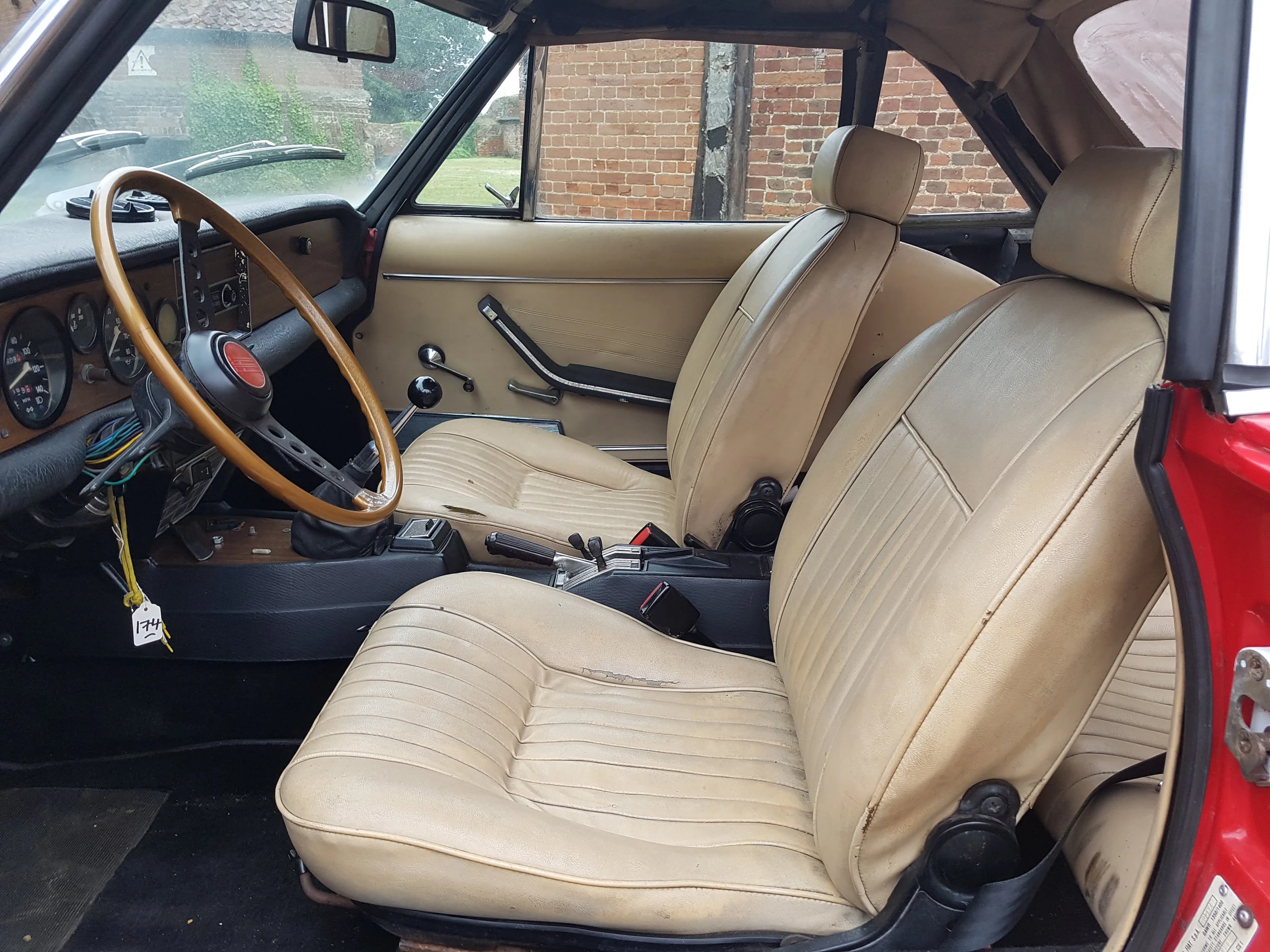 Fiat124SpiderInterior.jpg