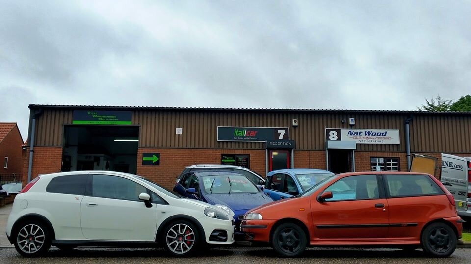 PuntoGT VS Punto Abarth.jpg
