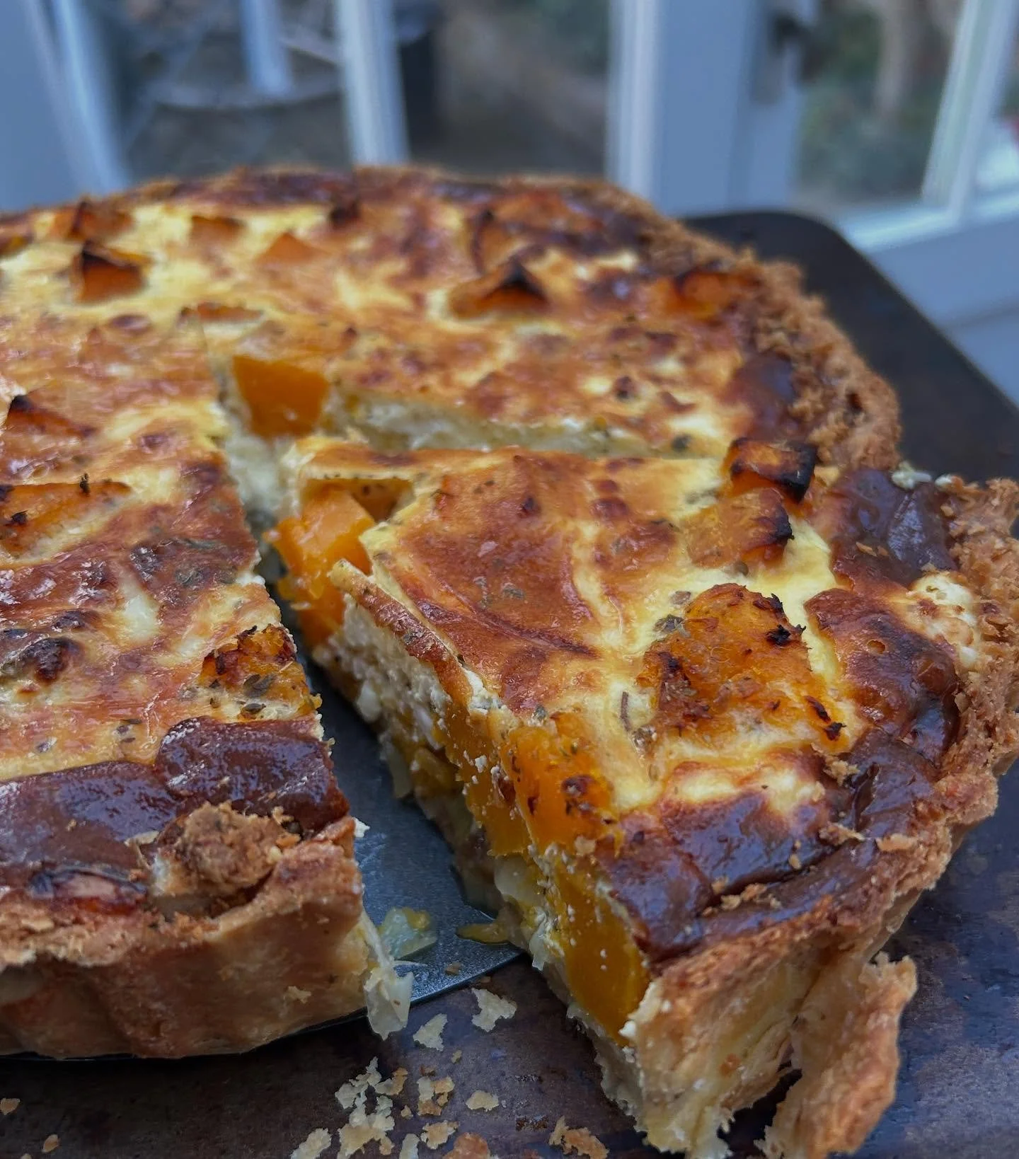 More quiche! Seems to be my mood this week... 

Caramelised onion, roasted squash &amp; feta quiche for the weekend 

#quiche #privatechef #homemade #cookfromscratch