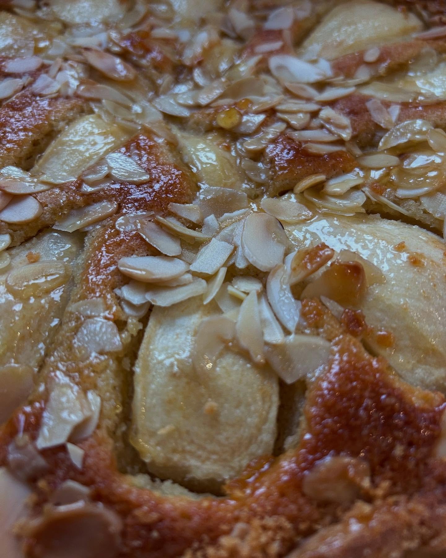 A couple of pudding close ups from a weekend event... 

🍐 Pear &amp; almond tart 
⭐️Hazelnut meringue roulade with amaretto cream 

#pudding #privatechef #2026 #recipesforentertaining #foodie #chef #yum
