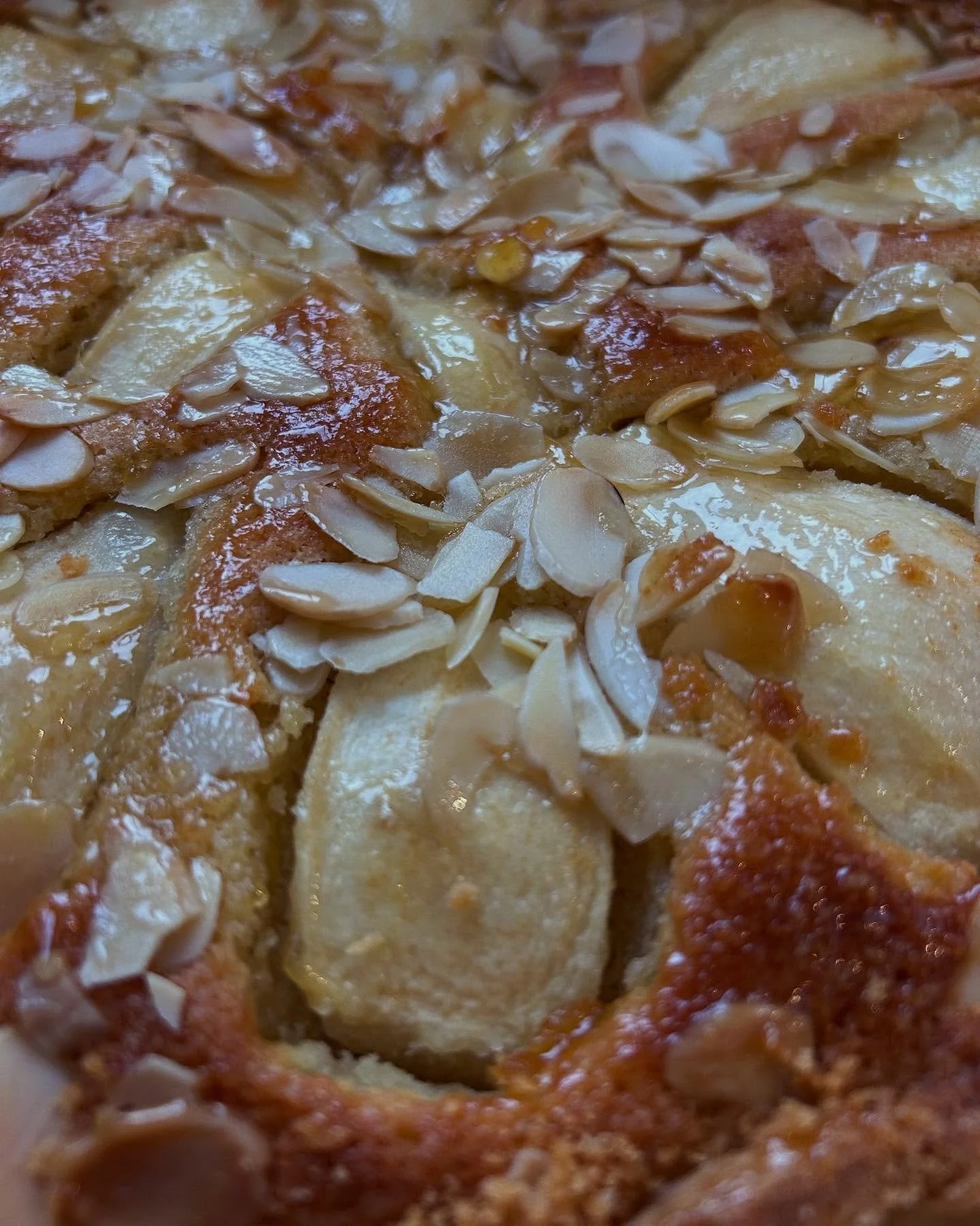 A couple of pudding close ups from a weekend event... 

🍐 Pear &amp; almond tart 
⭐️Hazelnut meringue roulade with amaretto cream 

#pudding #privatechef #2026 #recipesforentertaining #foodie #chef #yum