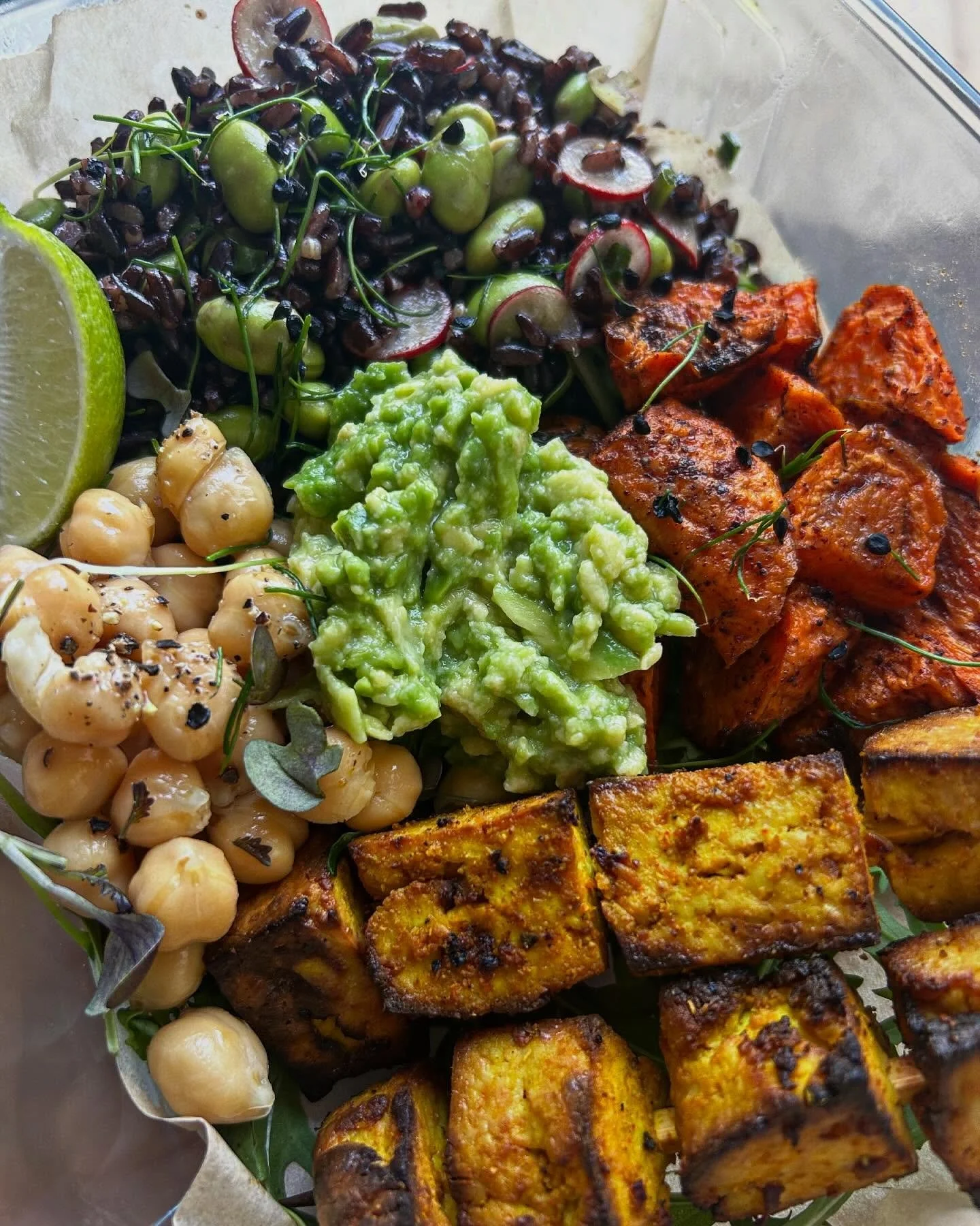 A fun 🤩 cooking job for a private client who wanted a few days of healthy &amp; delicious drop off dishes for one: 

1. Buddha bowl with crispy harissa tofu, roasted carrots, crushed avocado, red rice &amp; edamame salad and crispy chickpeas 
2. Hom