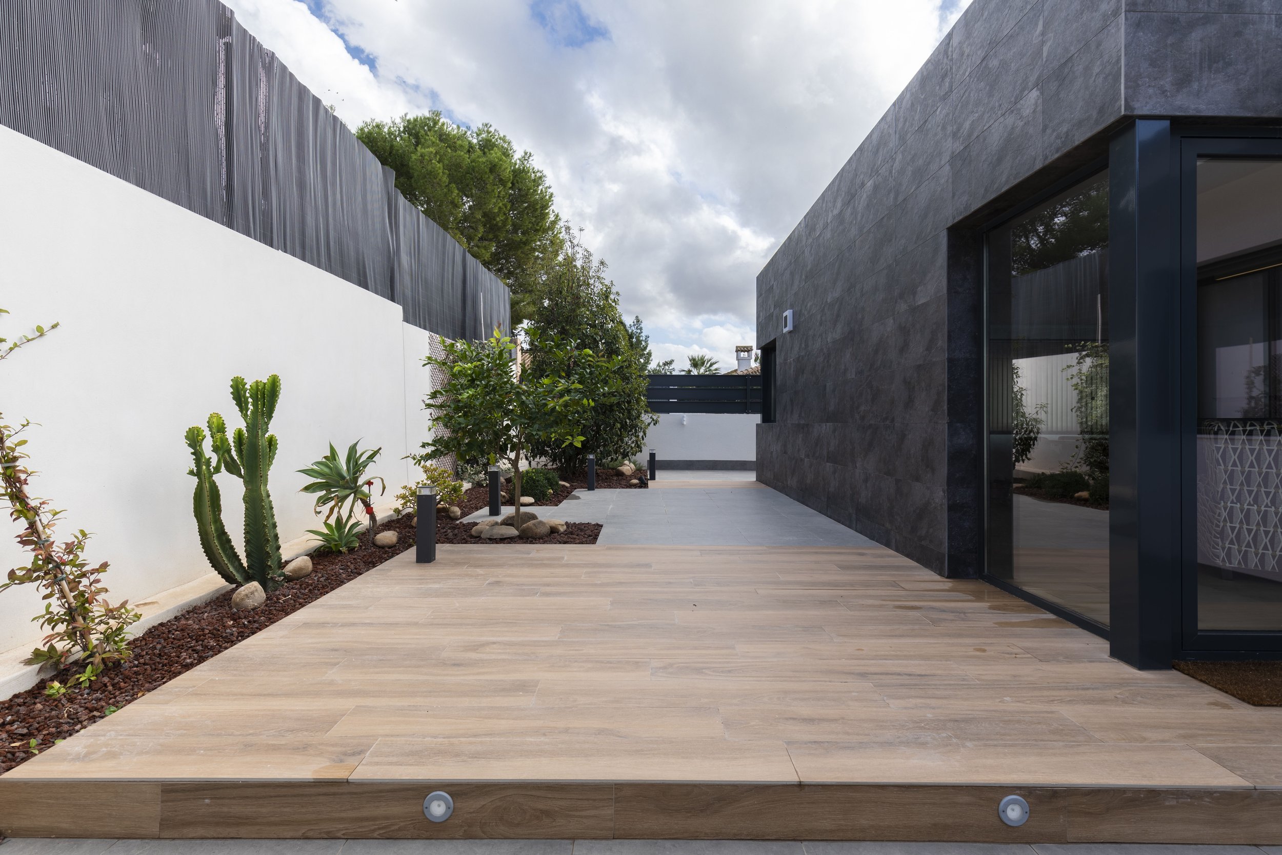 JARDÍN_LATERAL_01.jpg