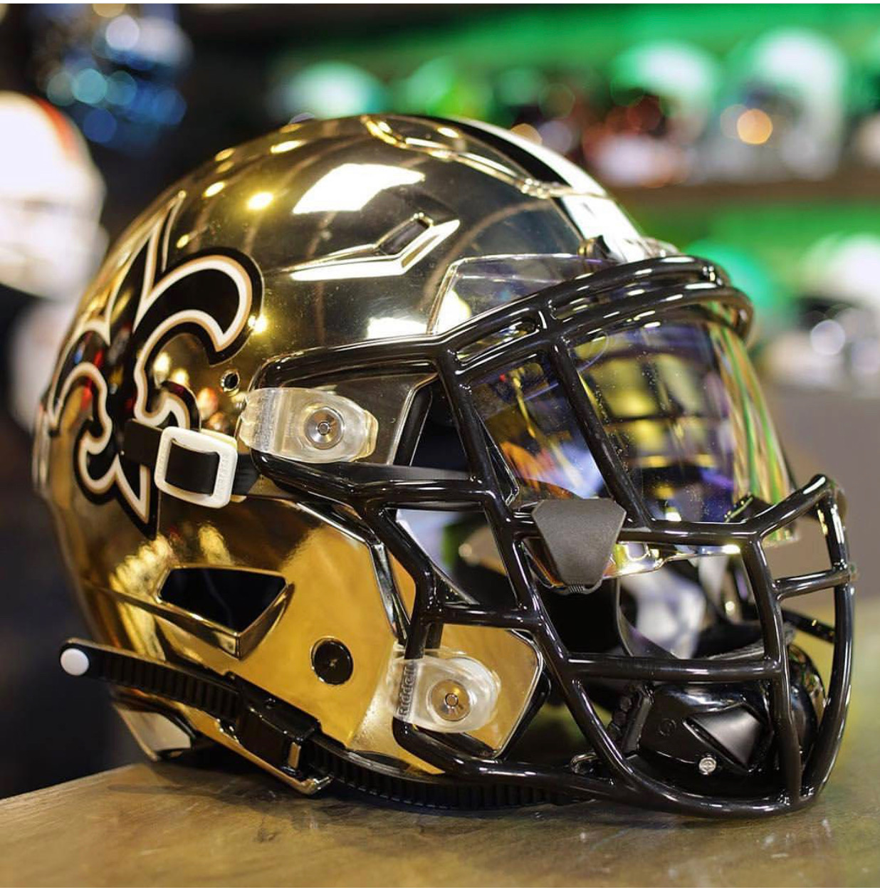 Zuti Facemasks on a Saint helmet build.