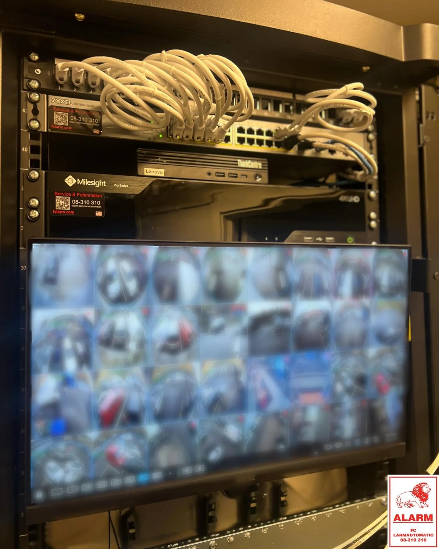 Vi har just installerat ett nytt s&auml;kerhetssystem som inkluderar 36 &ouml;vervakningskameror och en klient f&ouml;r RCO passersystem. Allt &auml;r samlat i ett och samma sk&aring;p, d&auml;r den ansvariga enkelt kan v&auml;xla mellan att &ouml;ve