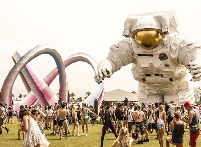 Book your Coachella 2018 super VIP experience on String to make your Coachella weekend full of the things you love (music, dancing, music) and absent of the things you hate (lines, sweat, lines). Book with Seth Rubin on String #coachella #stringhitli