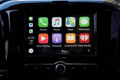 Car audio receiver with Apple CarPlay installation