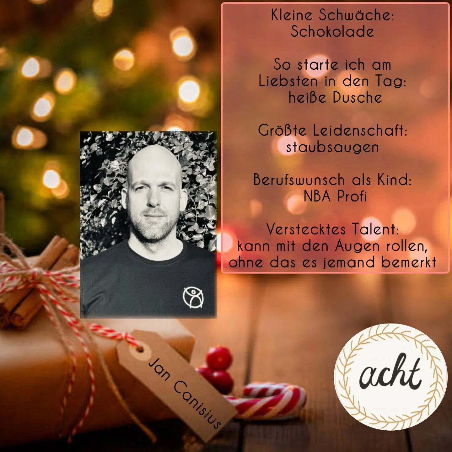 ✨️T&uuml;rchen Nummer 8✨️

Zum Wochenstart gr&uuml;&szlig;t Jan mit seinen f&uuml;nf Fakten 😃

Kleine Schw&auml;che: Schokolade 
So starte ich am Liebsten in den Tag: hei&szlig;e Dusche
Gr&ouml;&szlig;te Leidenschaft: staubsaugen 
Berufswunsch als K