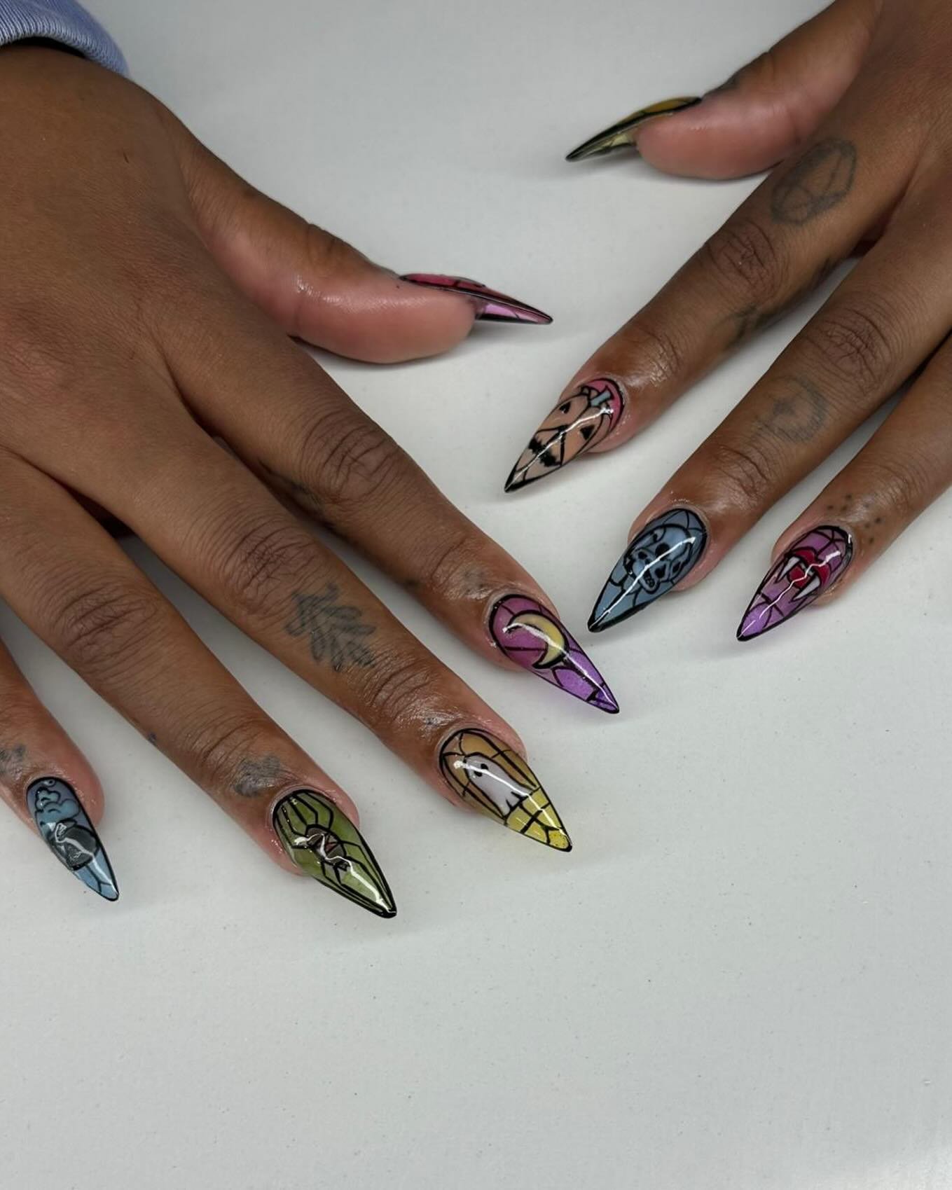 Spooky season is upon us! #spookyseason 

#halloweennails #hamiltonnails #hamiltonnailsalon #hamiltonnailtech