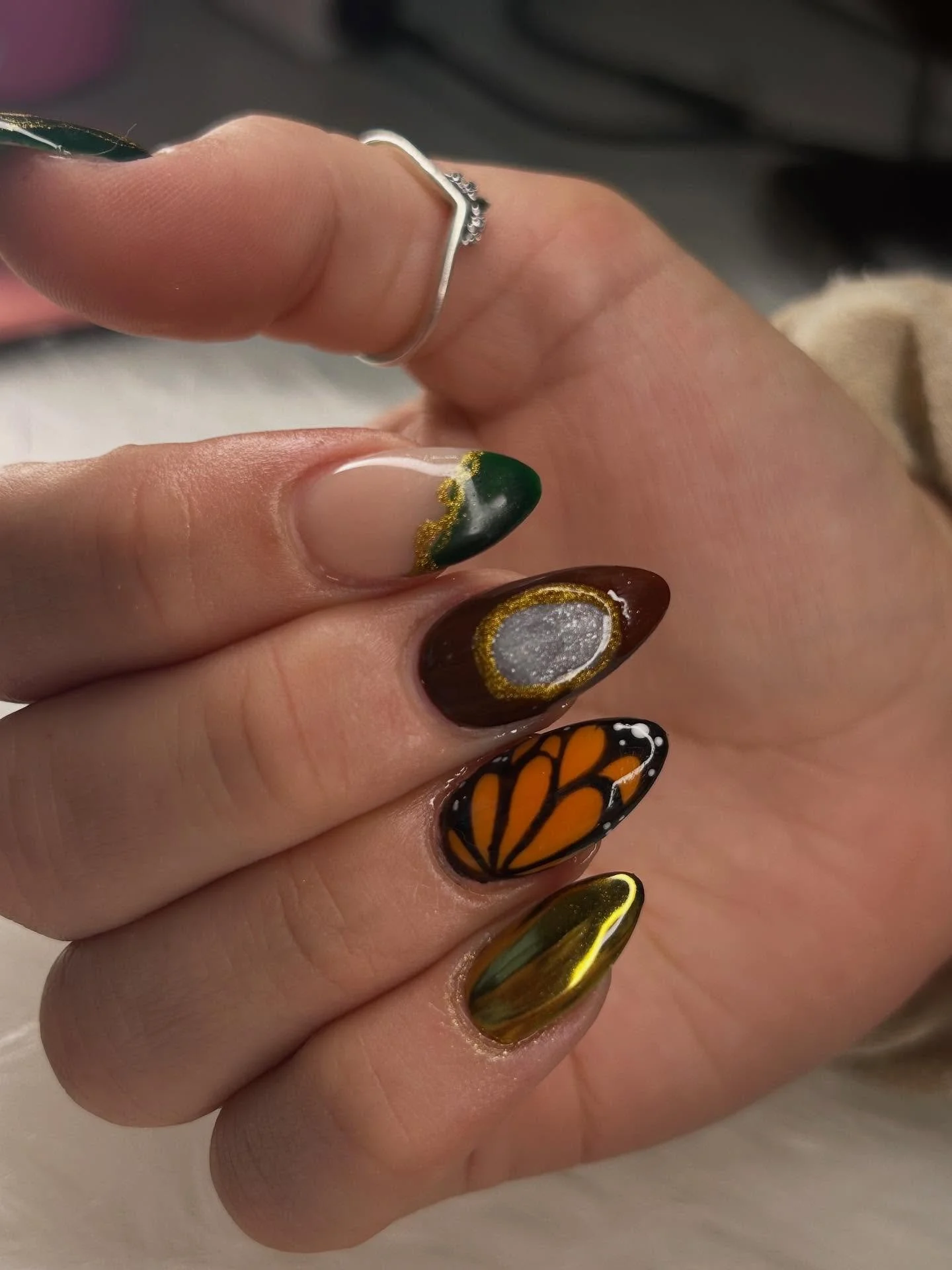 Who&rsquo;s into fall sets now? #fallnails #pslseason #nailsnailsnails #hamiltonnailtech