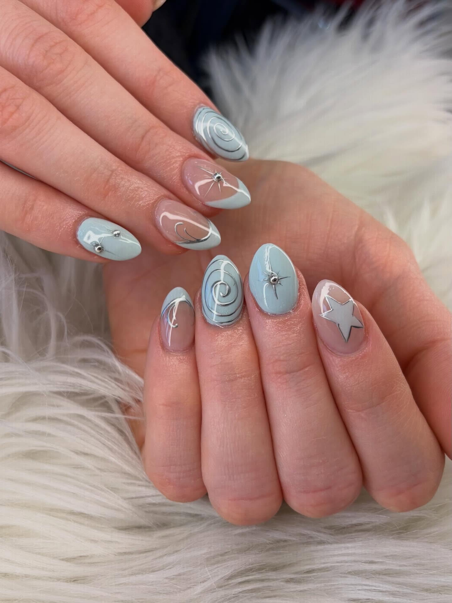 Judy is too talented 😍😍 
.
.
.
#glamorousnails #hamiltonnails #nailinspo