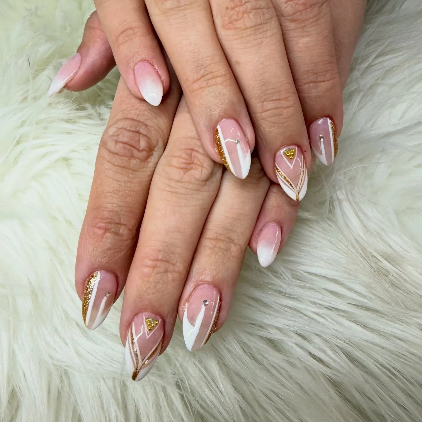 Keep it cute and simple ✨✨
.
.
.
#glamorousnails #hamiltonnails #nailsdesign #glamorous