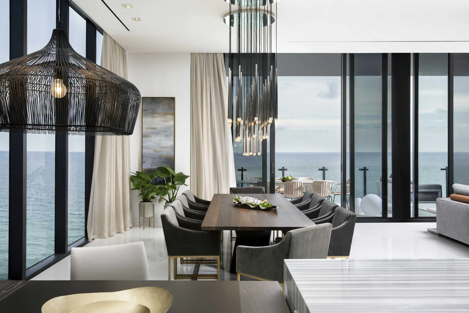 5_Luxe-Waterfront-Condo-DiningRoom-DKOR-Interiors.jpg