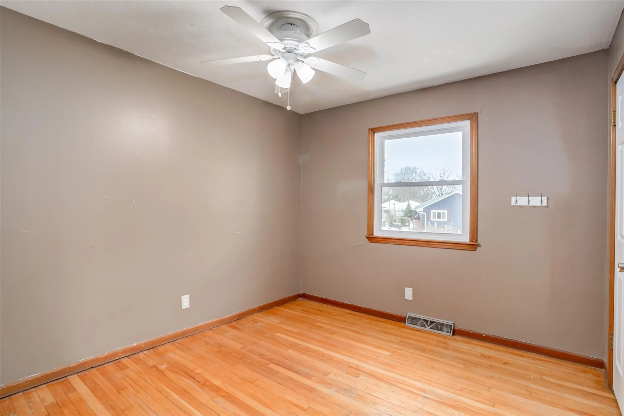 16-305WisconsinAve (16 of 28).jpg