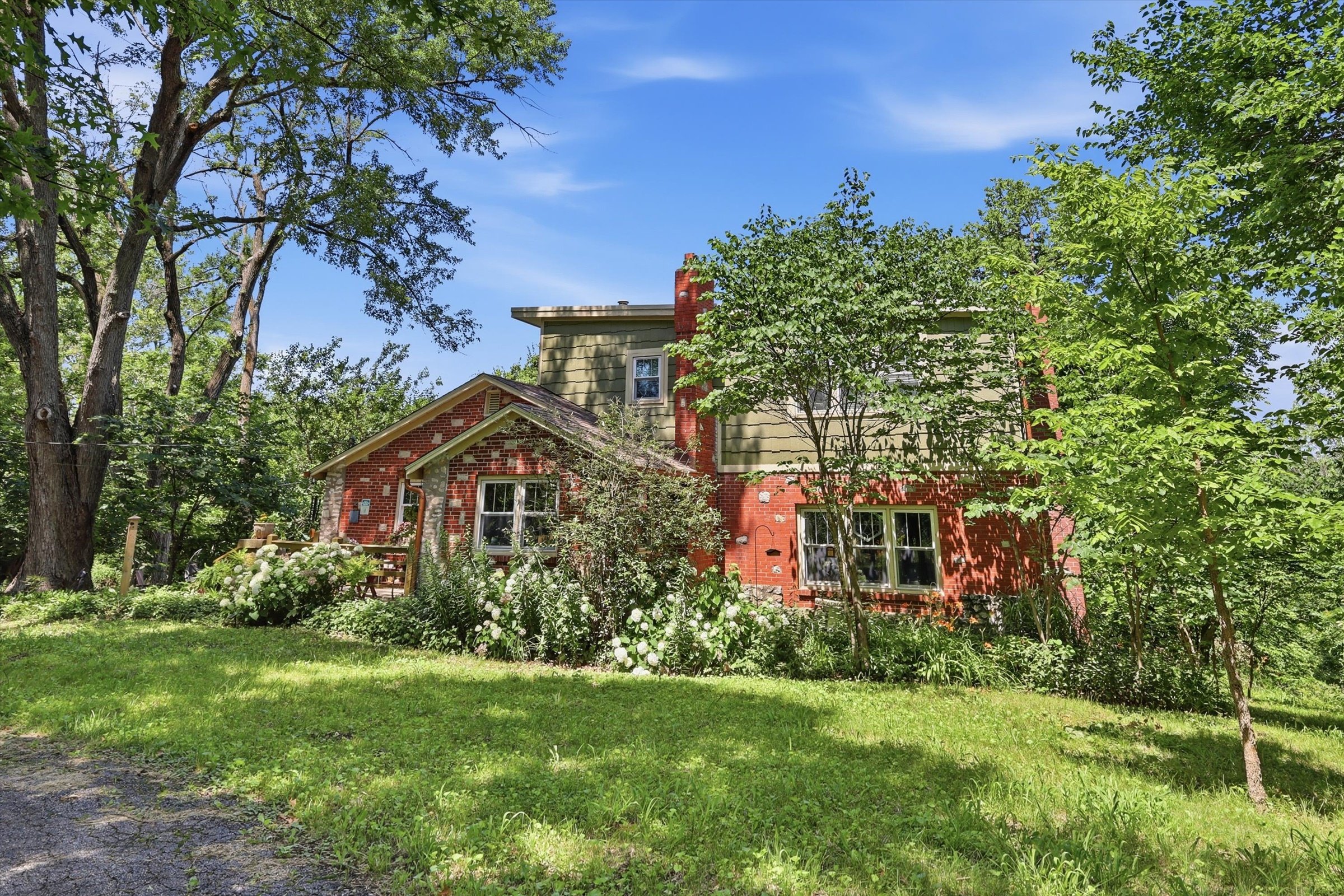 03-1300 Co Rd B.jpg
