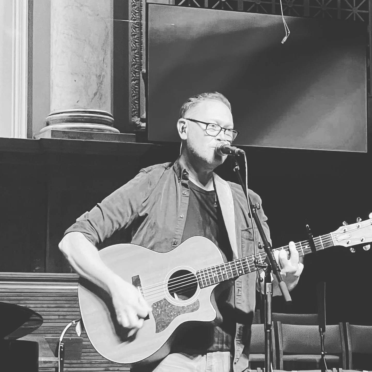 Thank you, Knoxville! Such a joy to sing with and for you this weekend, and to talk to students at @carson_newman_u. Thanks also to @thomas_griffith, @brandon_hays, and @johanglidden for making the music sound so much better than I can do alone. Show