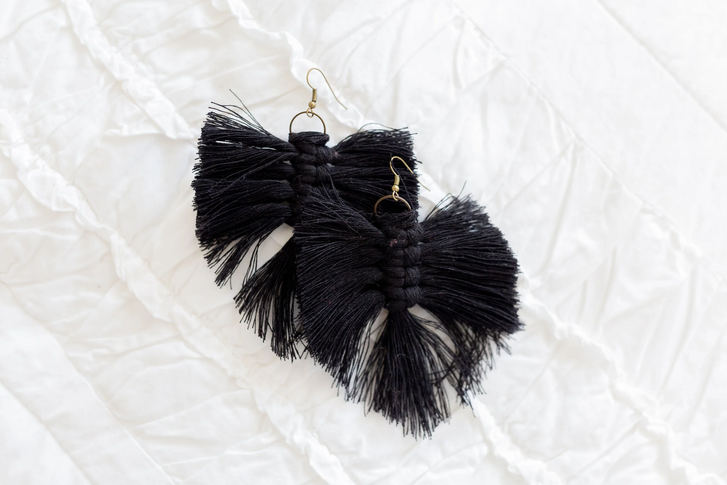 bohoLIVING-macrame-feather-earrings-black.jpg
