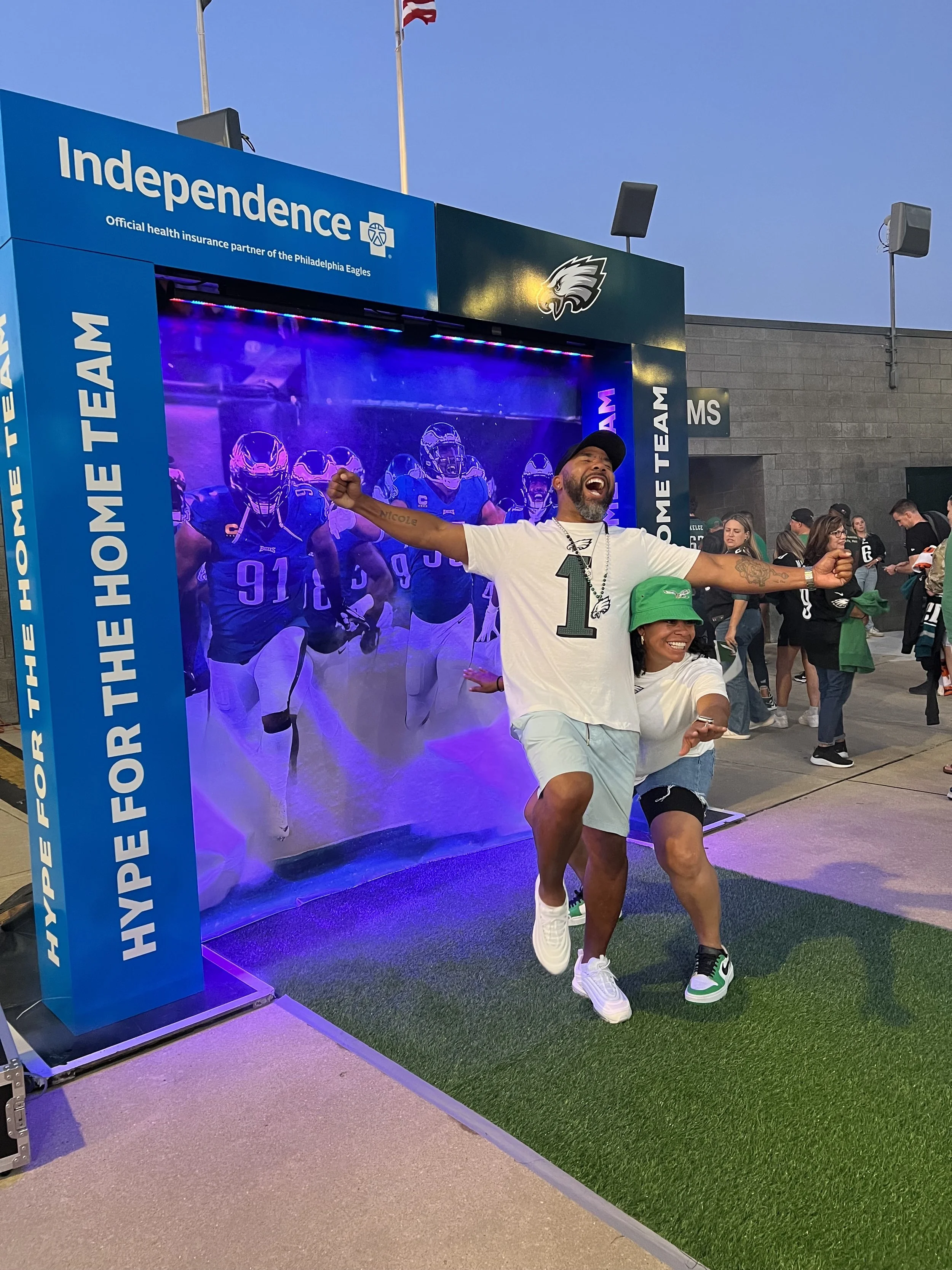  This activation provided Philadelphia Eagles fans with a fun and engaging photo opportunity, where they also had the chance to win an A.J. Brown-signed helmet. Collaborating closely with the third-party vendor OPE, my team handled all design element