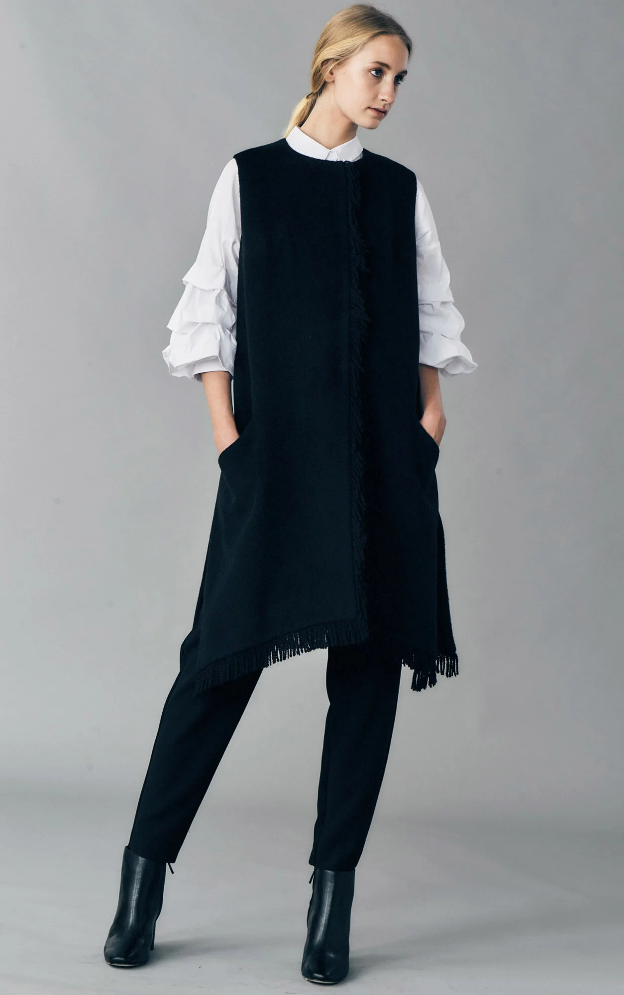 VEST SANDRA WITH FRINGES AT-316 Colors: black Sizes: XS, S, M, L, XL