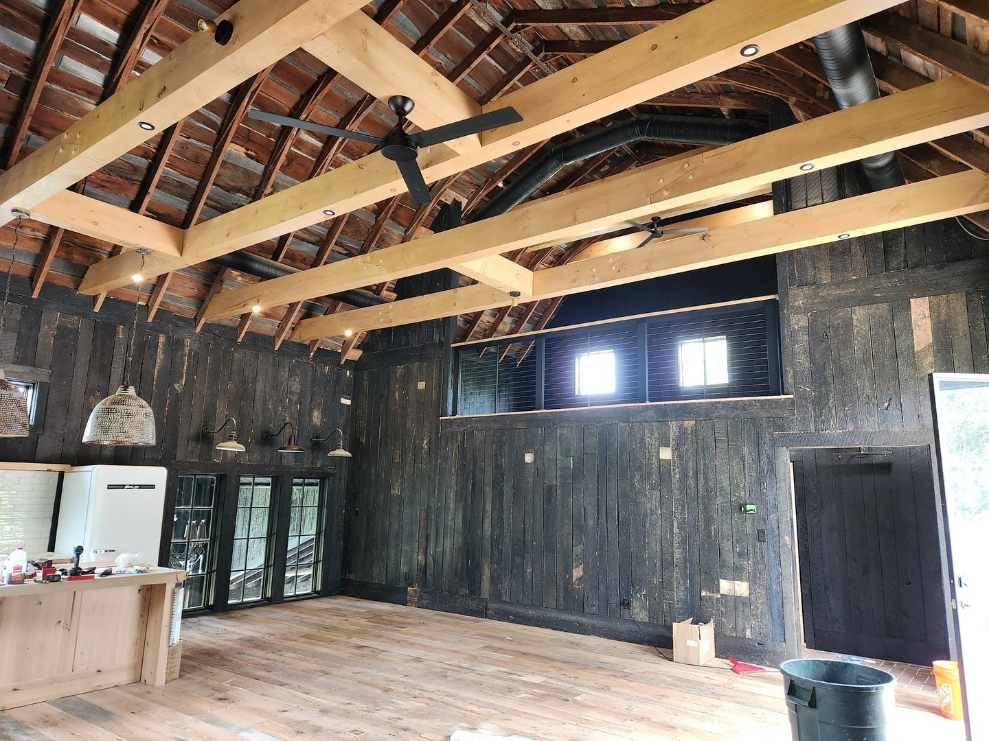 Starting to get things dialed in and nearing the end of this bank barn renovation. As we reflect on this project, we want to extend our sincere gratitude to our clients and Team Veritas for creating such a special space!
#barn #barnrenovation #custom