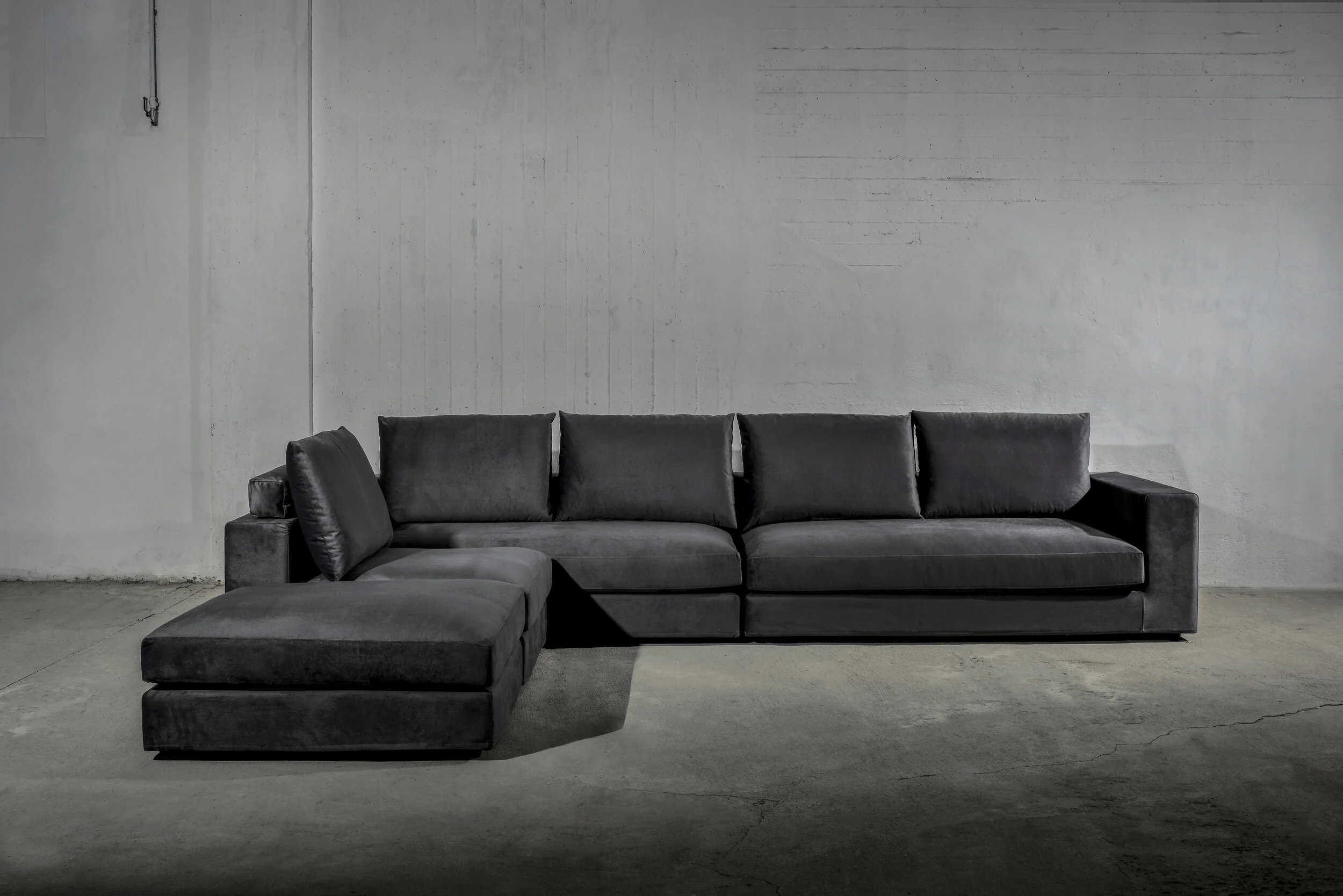 2. sofa BOSS 3.jpg