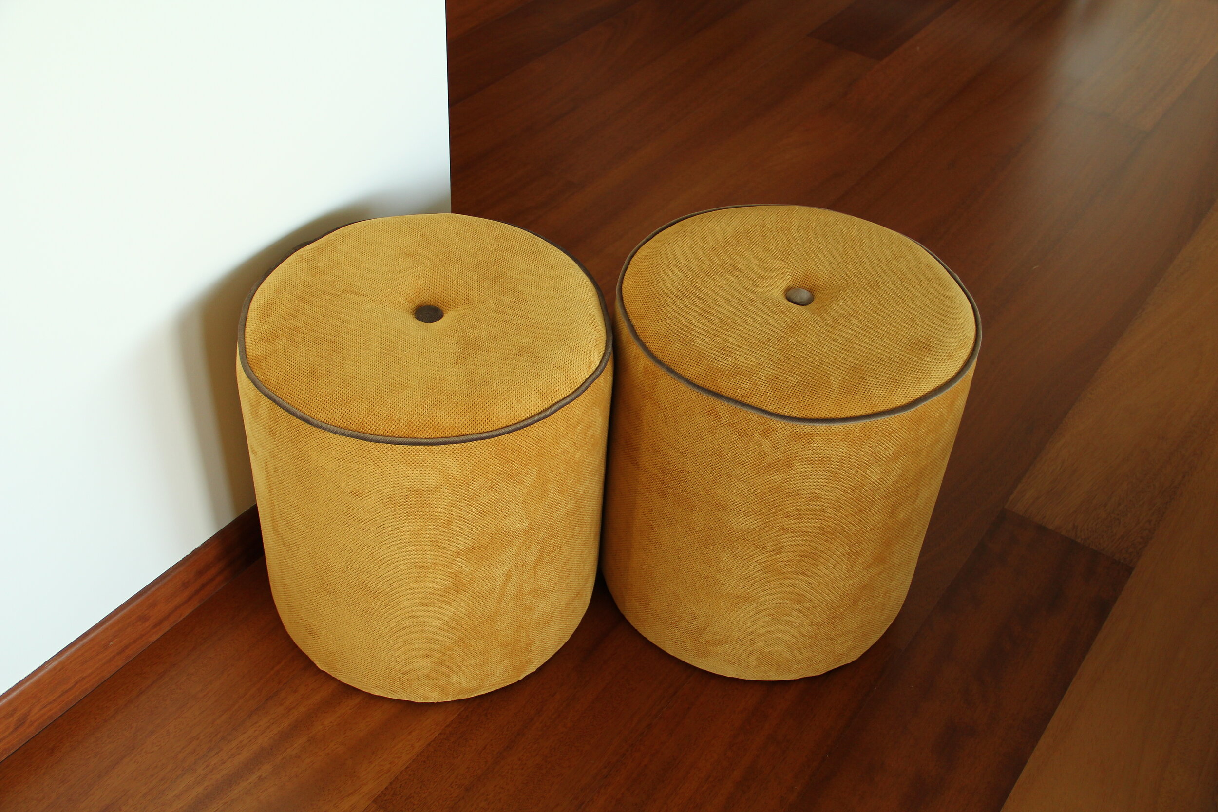 9. low stool BUTTON-R 3.JPG