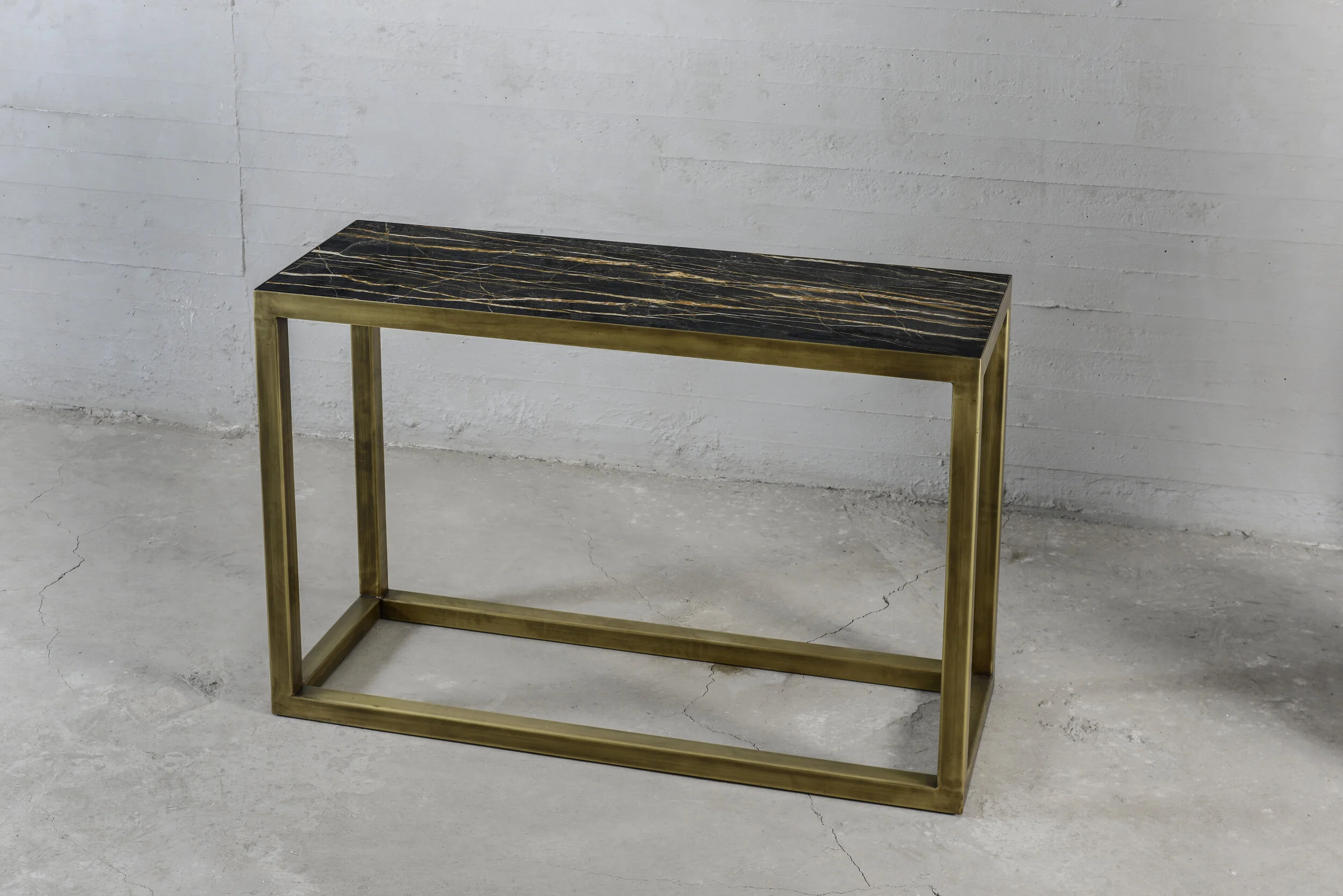 3. console CORSINA 1.jpg