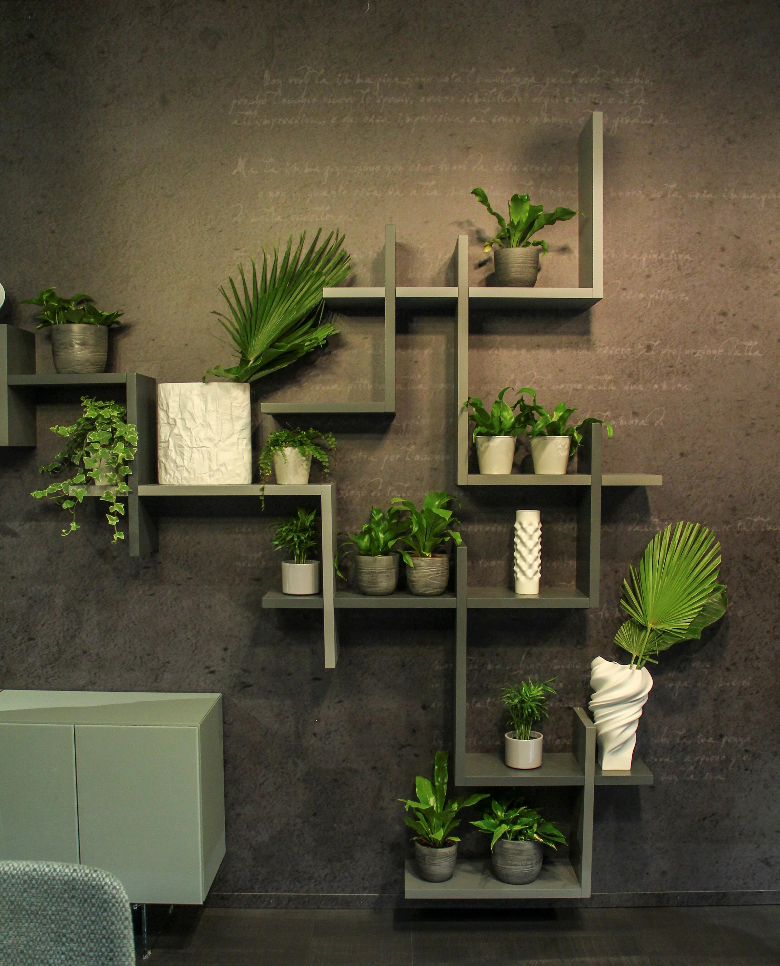 6. bookcase ELLE 1.JPG