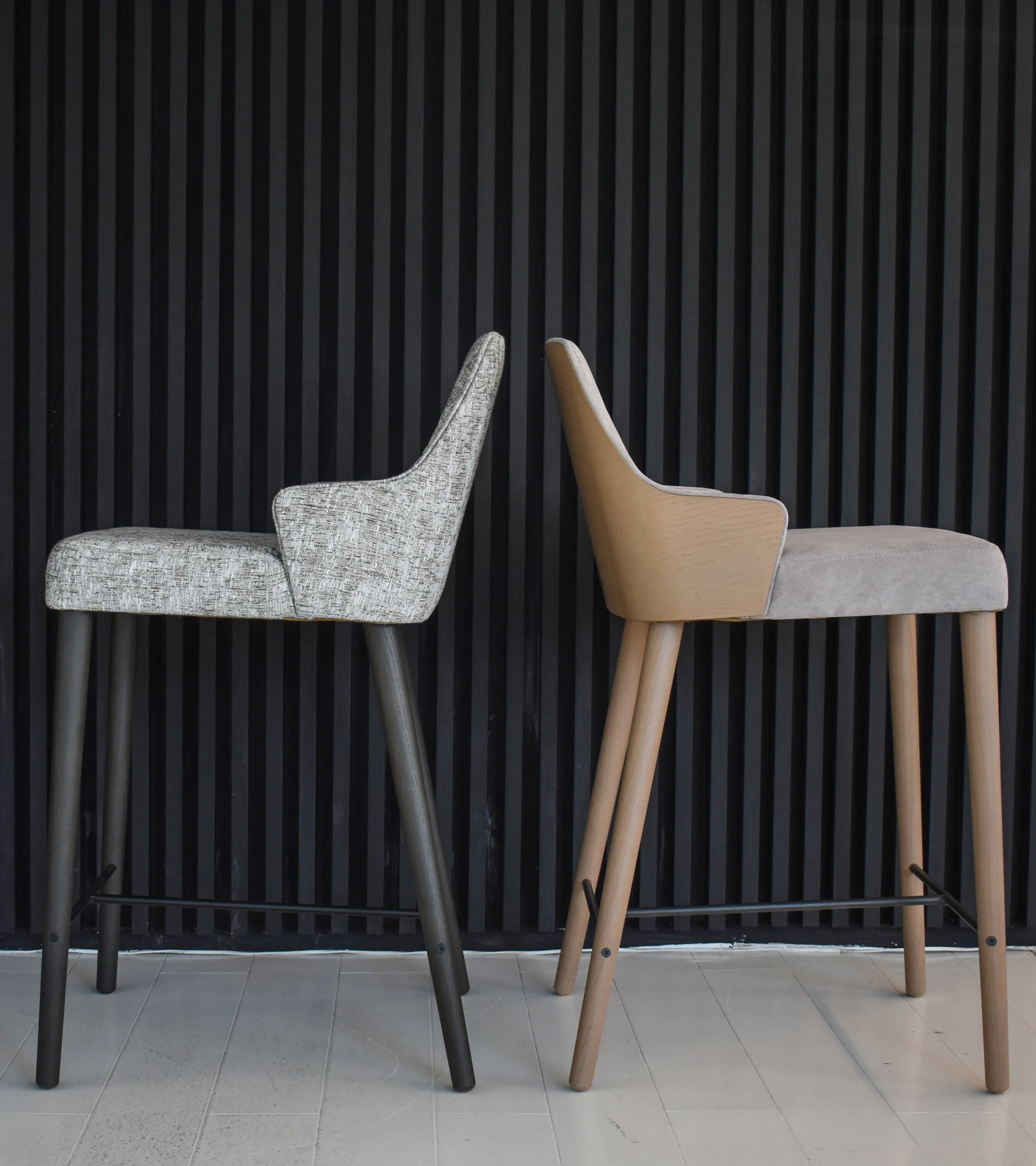 5. barstool LILA 1.JPG