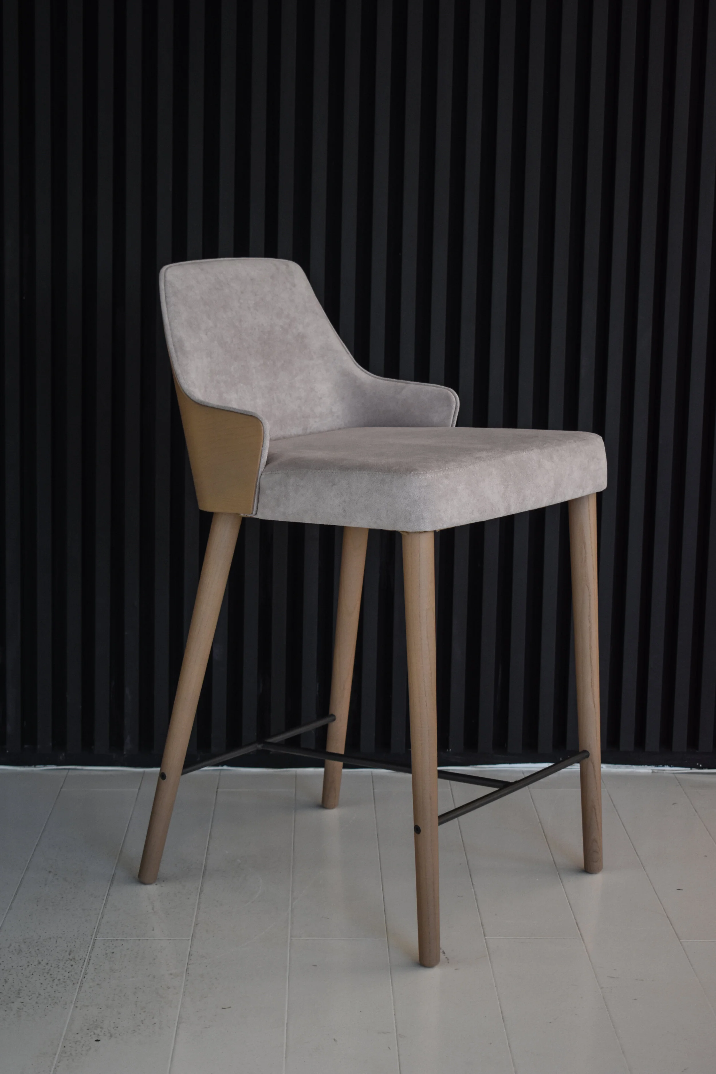 5. barstool LILA 3.JPG