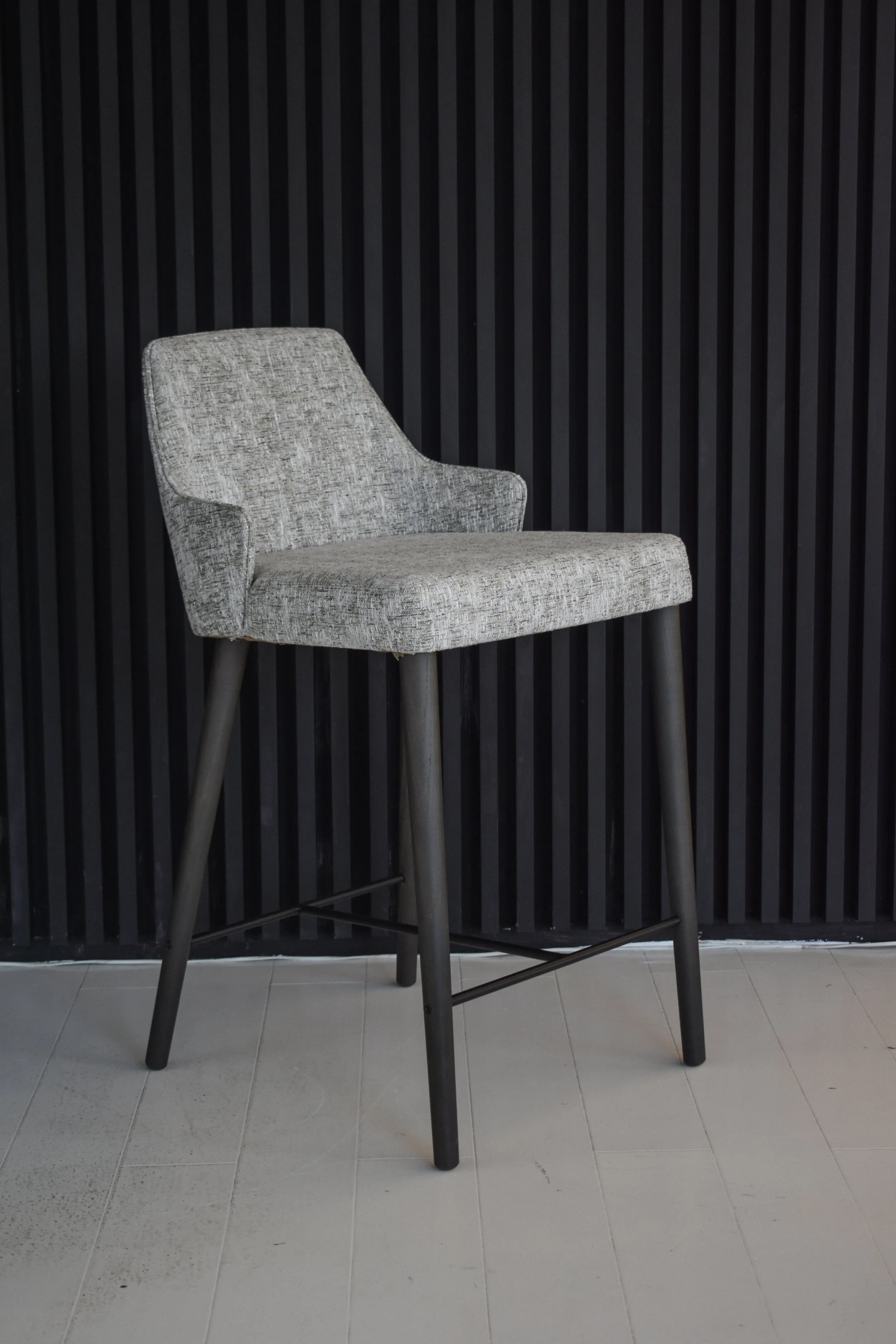 5. barstool LILA 2.JPG