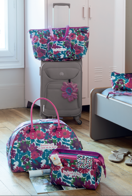 Imprimé floral audacieux pour accessoires de voyage