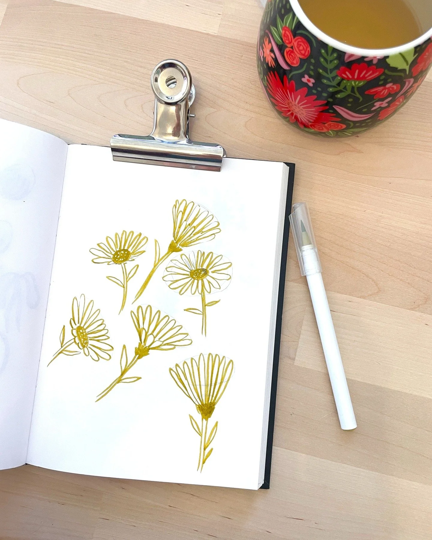 En f&eacute;vrier il y a eu&hellip;

💚 Des dessins mais beaucoup moins
🩵 Des projets&hellip; 
💙 d&eacute;cos
💜 Et des choix &agrave; faire
❤️ Des lectures
🩷 Des shots de couleurs
🧡 Une nouvelle collection 
💛 L&rsquo;arriv&eacute;e tant attendu