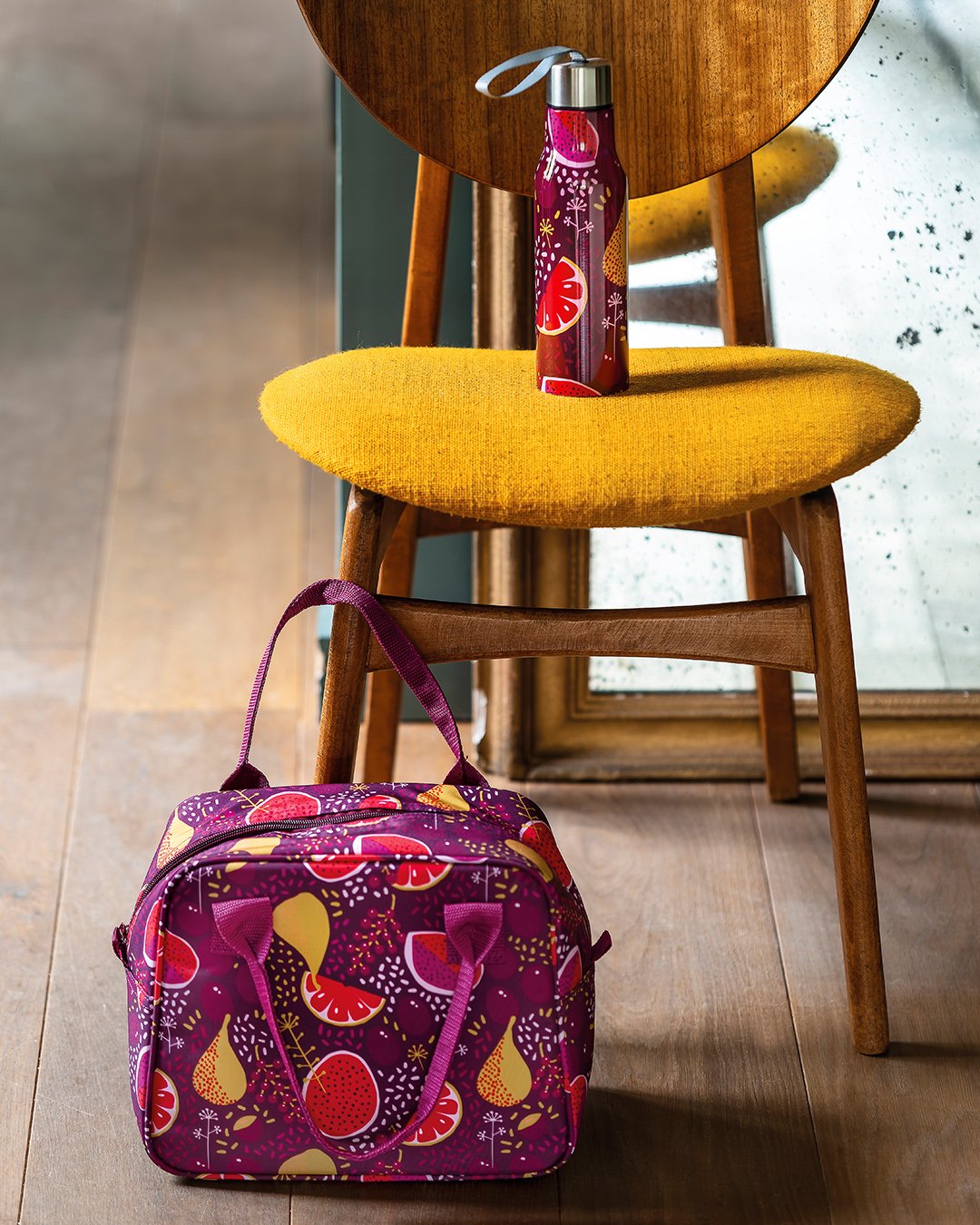 Motif all over exclusif Fruit du dragon pour collection d'objets illustrés, gourde et sac isotherme colorés