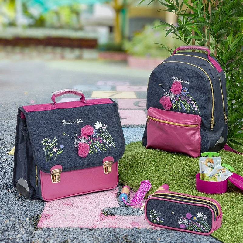 Design de maroquinerie scolaire fleurie - Design textile et illustration