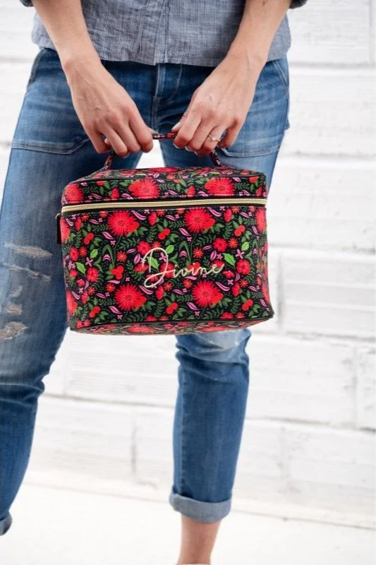 Motif fleuri exclusif pour vanity féminin