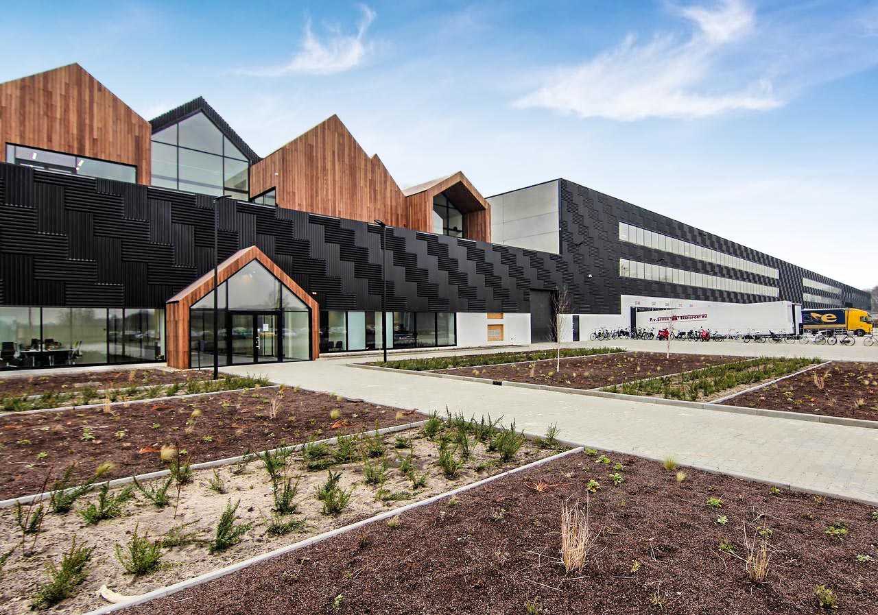 T-PORT LOGISTIC CAMPUS IN ALMELO; GROOT, GROTER, GROOTST!