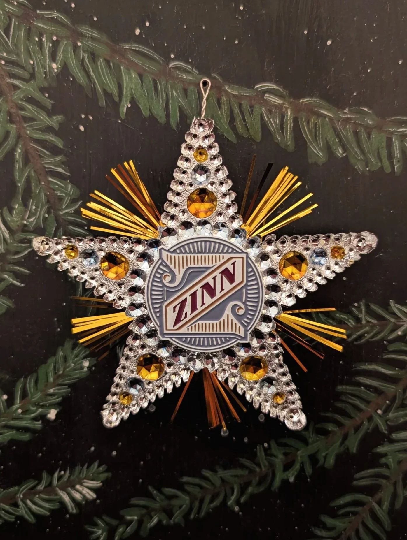 2026 Large Ornament of the Year: Zinn Brilliant Large Star