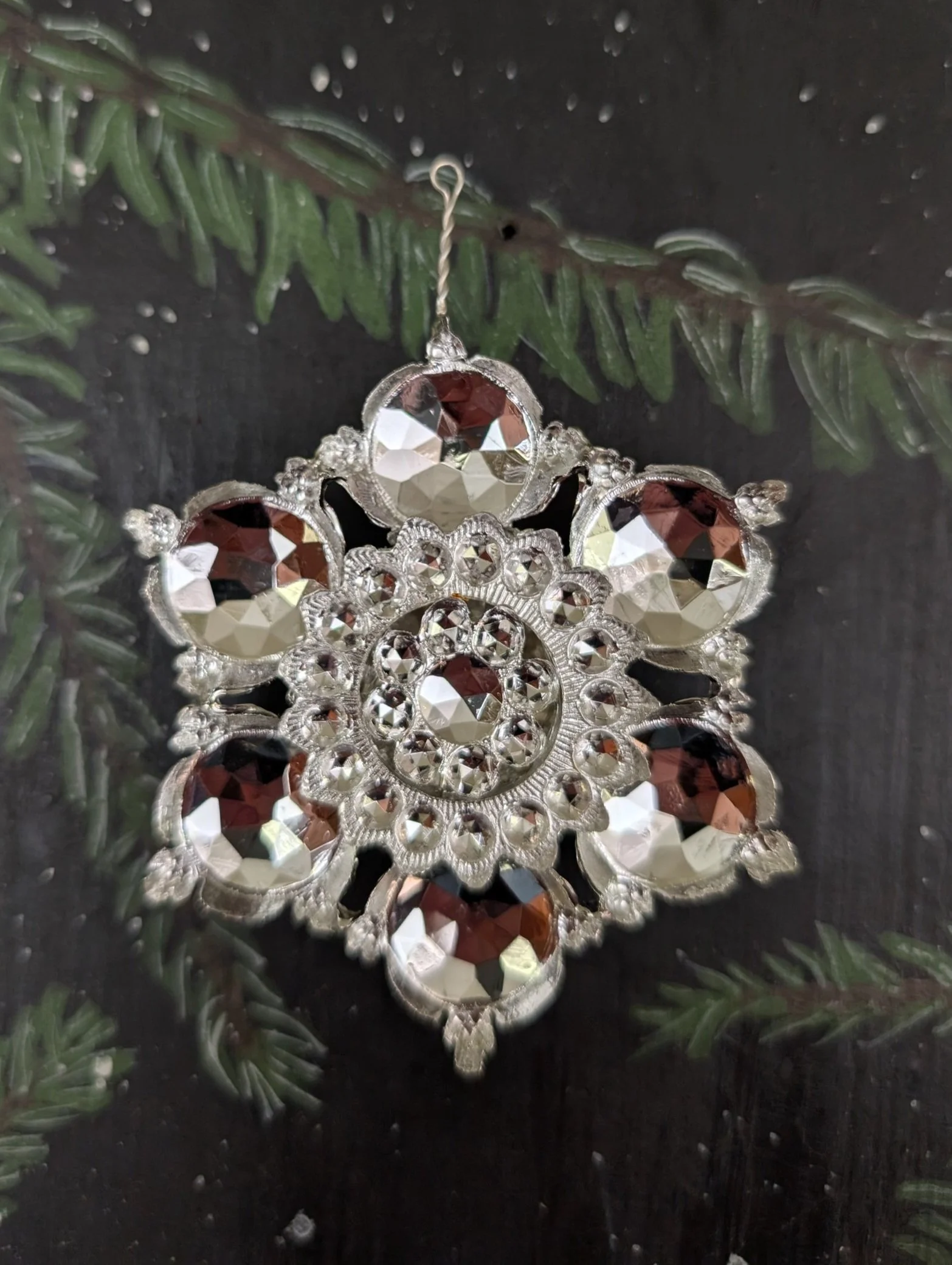 Wreath Round Snowflake