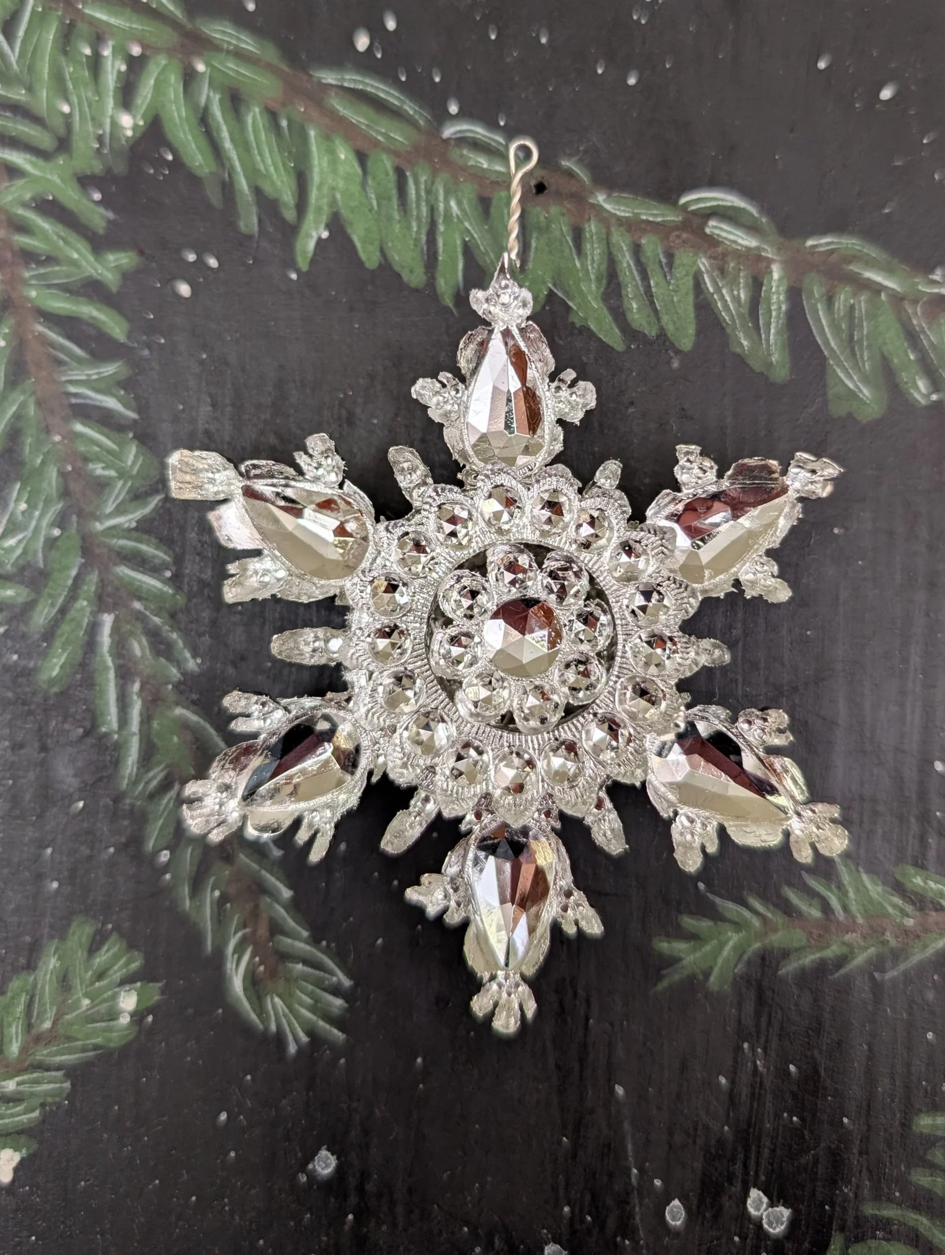 Wreath Teardrop Snowflake